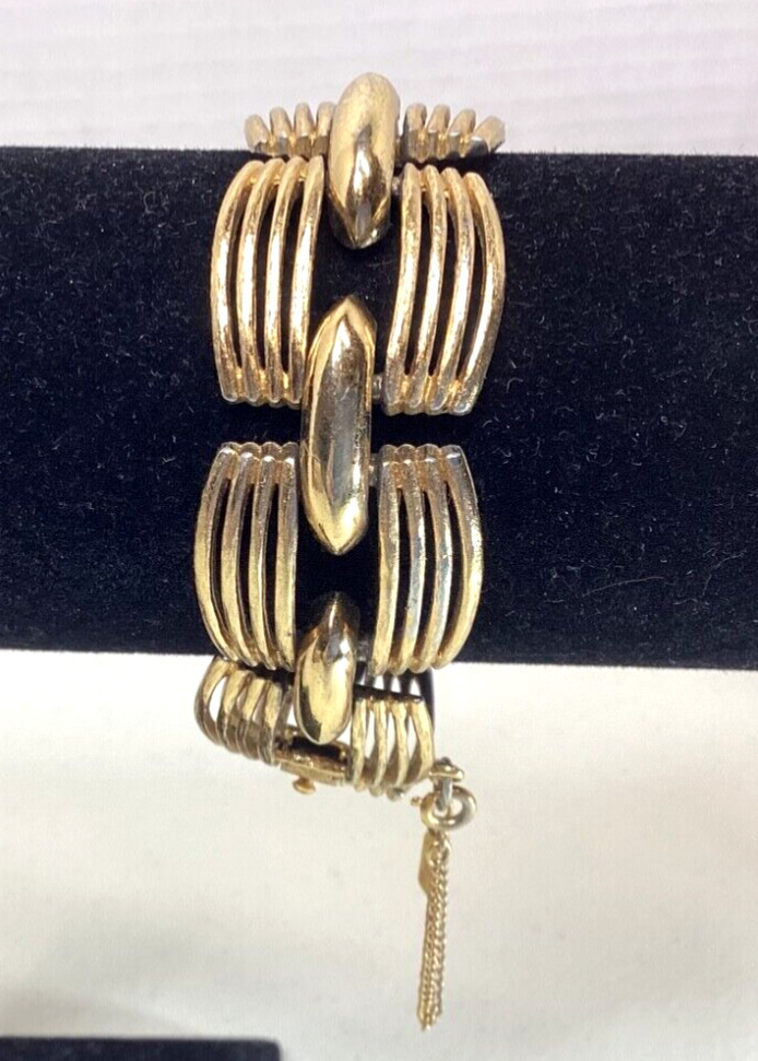 Monet Vintage Bracelet Gold-Tone Links Signed with Hangtag and Safety Chain 7 in