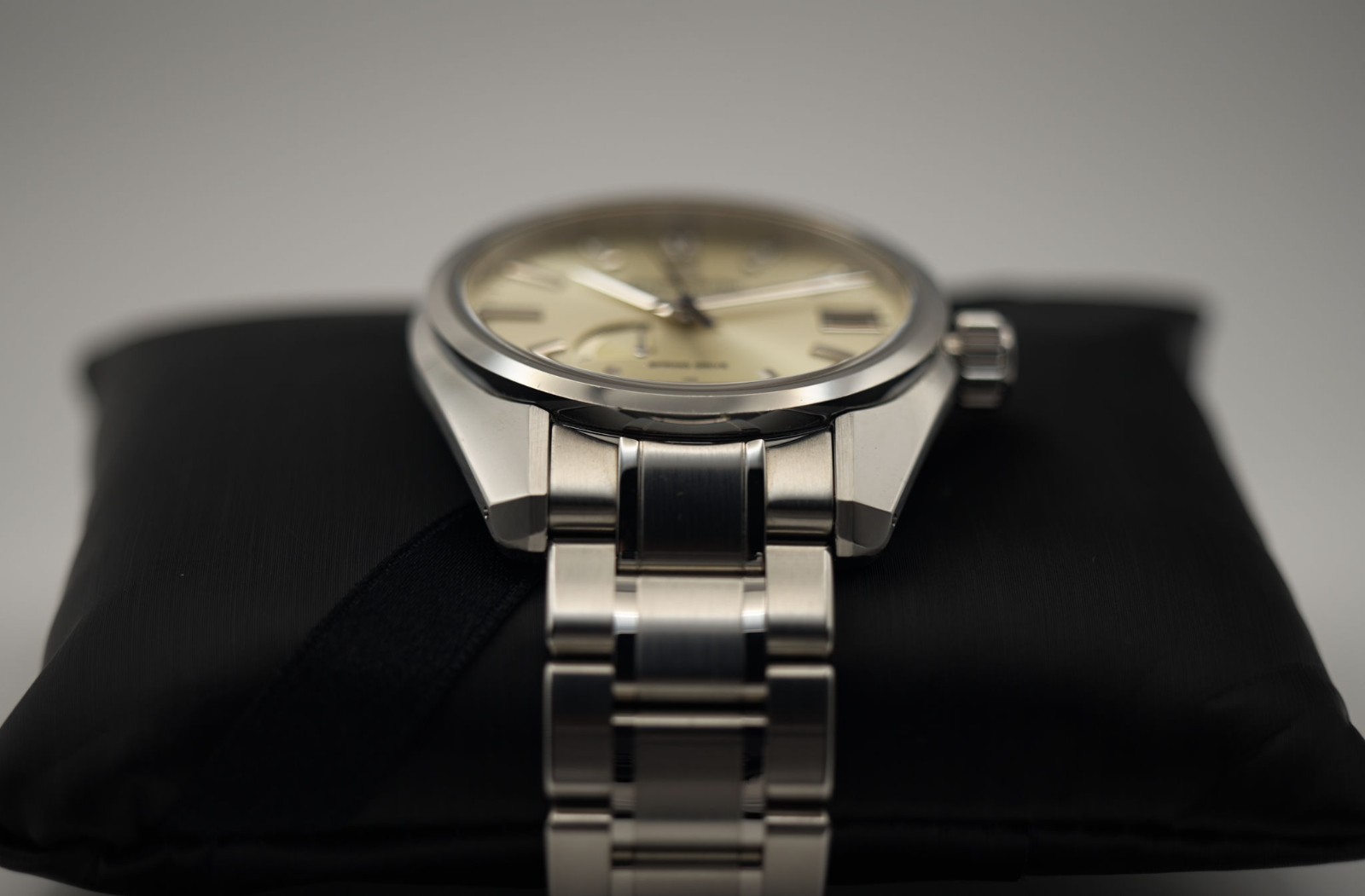Grand Seiko SBGA373, Champagne/Beige Dial – Full Set