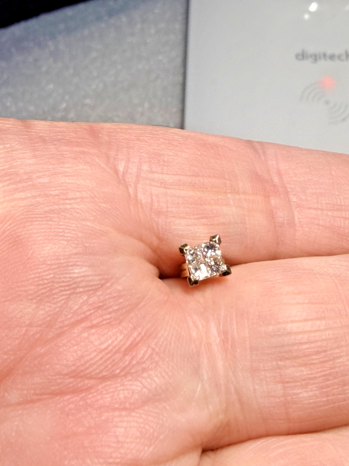 Vintage Gold Stud Earrings – Lab Diamonds? – 9K Solid Gold