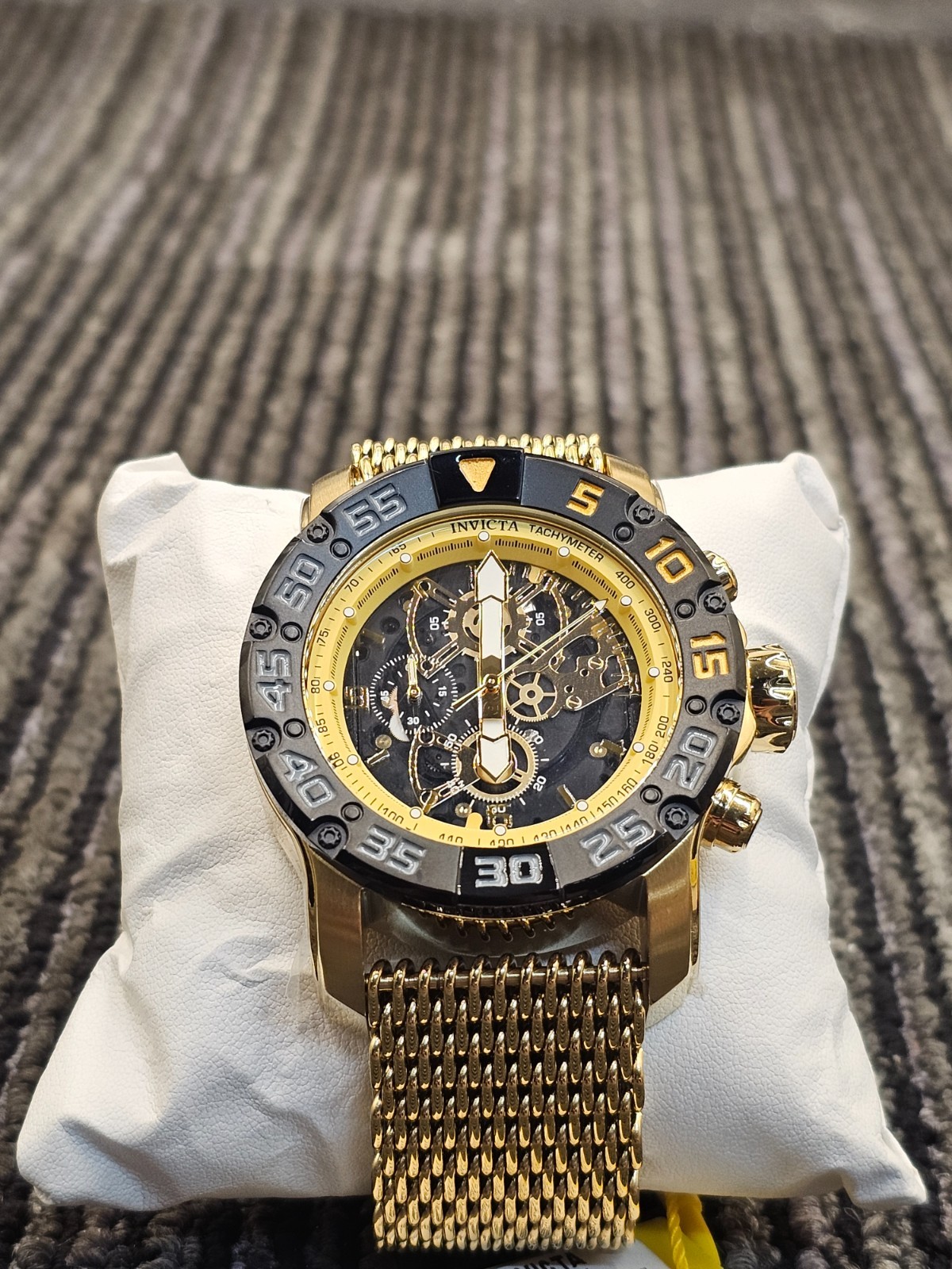 Invicta 48058: Invicta Racing Men 48 mm Stainless Steel Watch