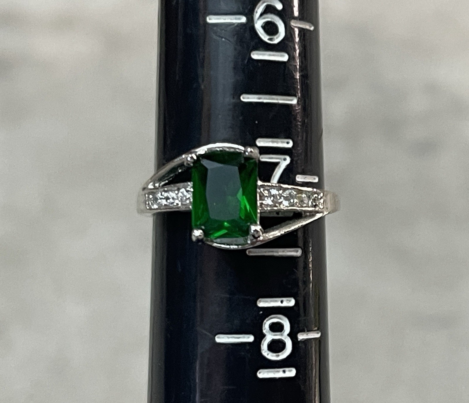 Sterling Silver Ring Emerald Green Simulated Stone With Clear Cz’s – size 7