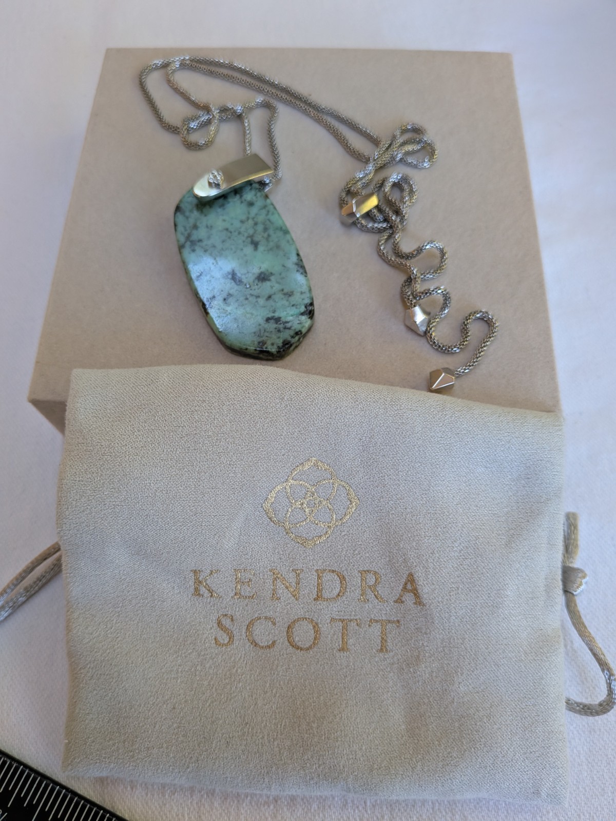 Kendra Scott Inez Pendant Necklace in Silver/Green