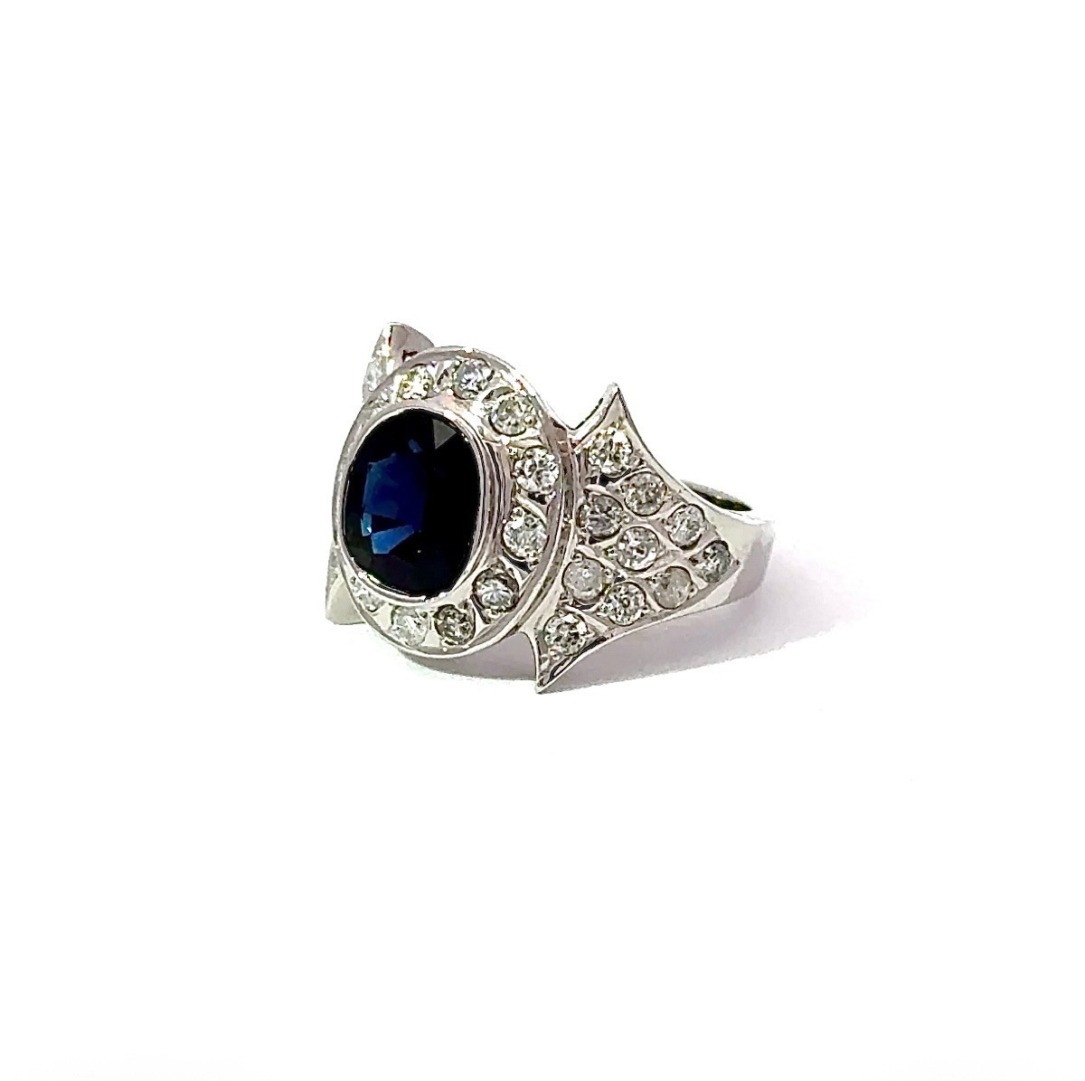 Ring 750 Gold Magnificent Vintage Ring 14K White Gold with Sapphire & Diamonds