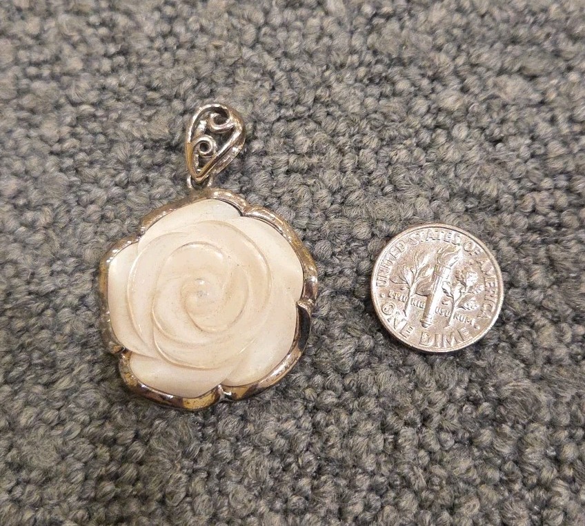 925 Sterling Silver Oyster Mother Of Pearl Shell Rose Flower Pendant 8.8 Grams