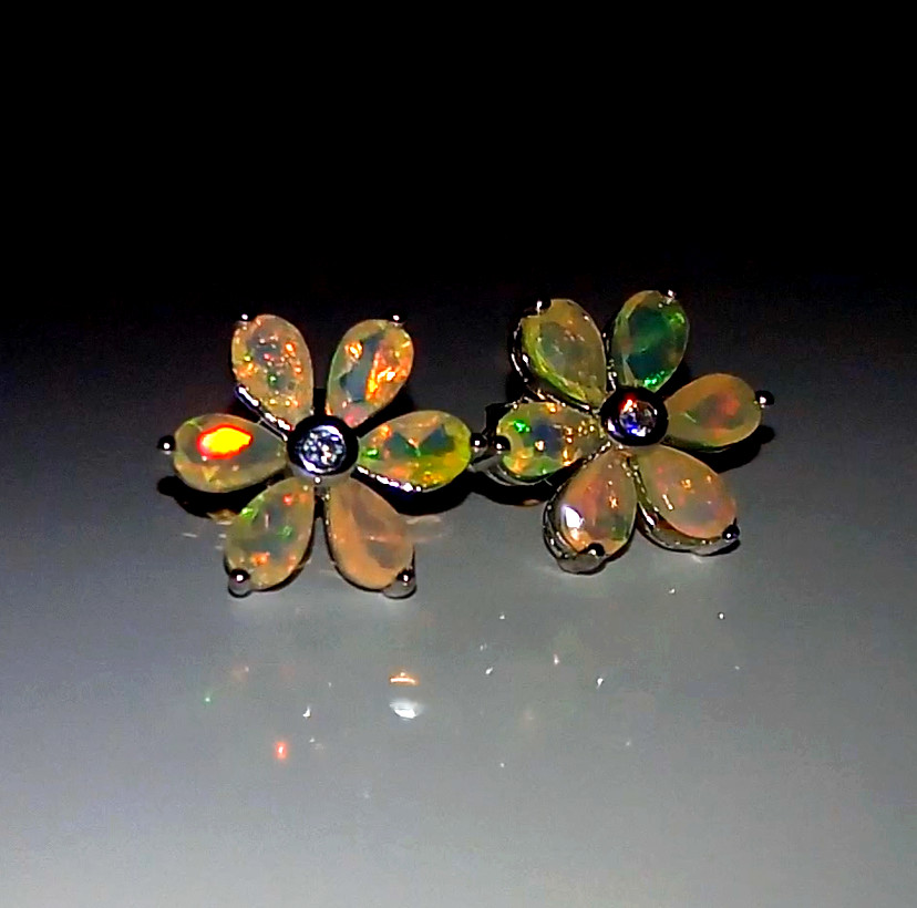 🔥🔥🔥Timeless Beautiful Rainbow FIRE OPAL Flower Silver & Gold Stud Earrings