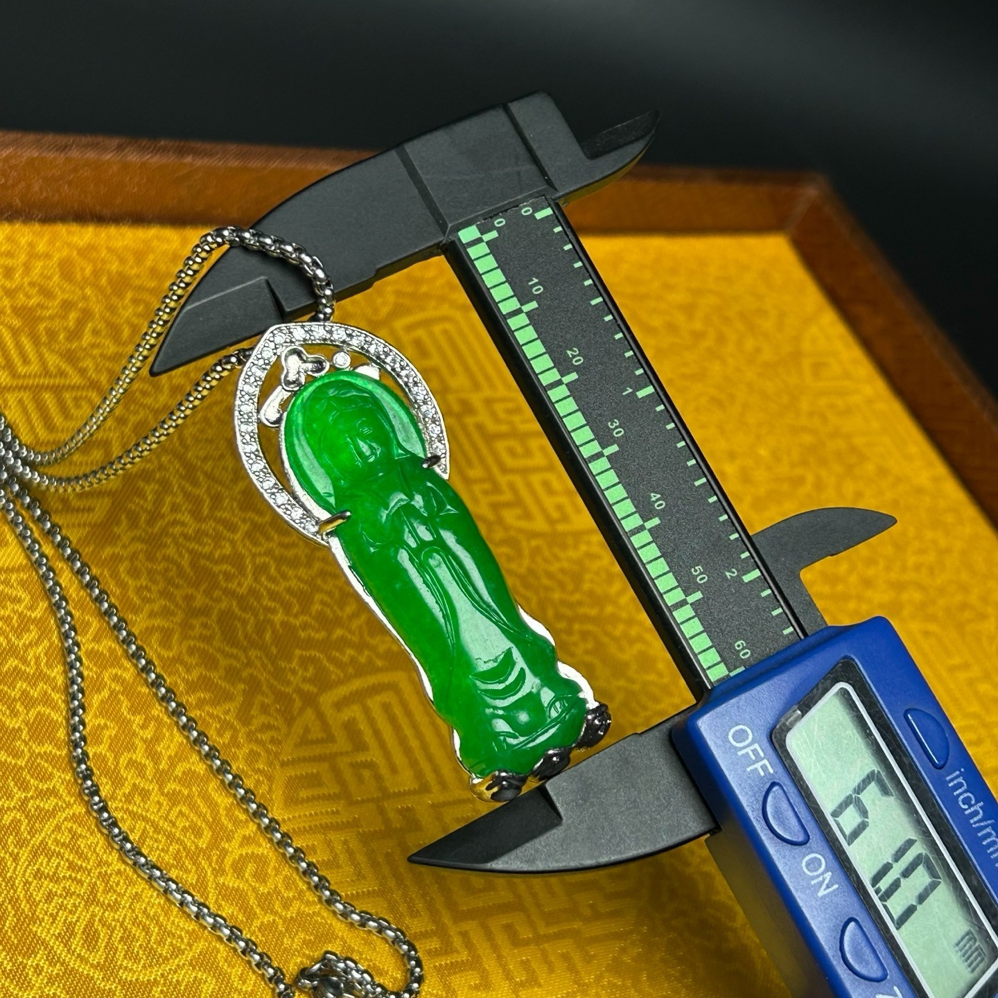 inlay Nature ice green Burmese Jade Jadeite carved Kwan-yin Pendant&Necklaces
