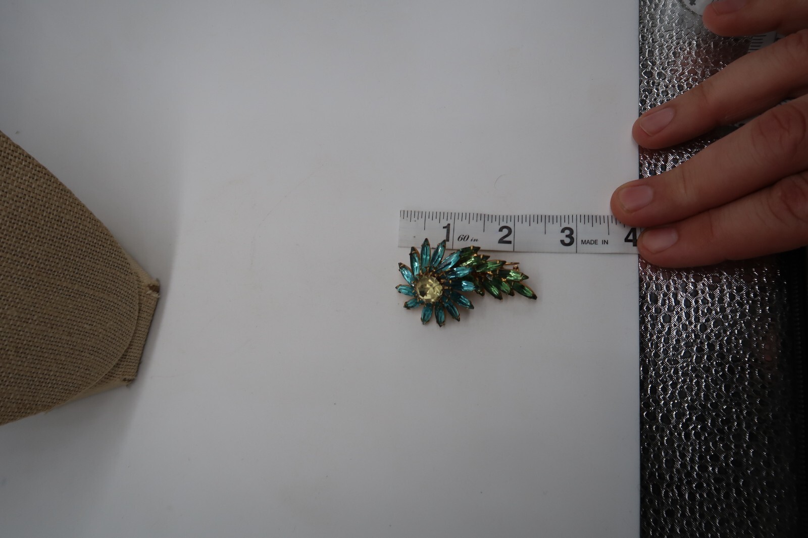 Vtg Blue Green Gold Tone Flower Rhinestone Brooch Prong Setting Fashion Jewelry