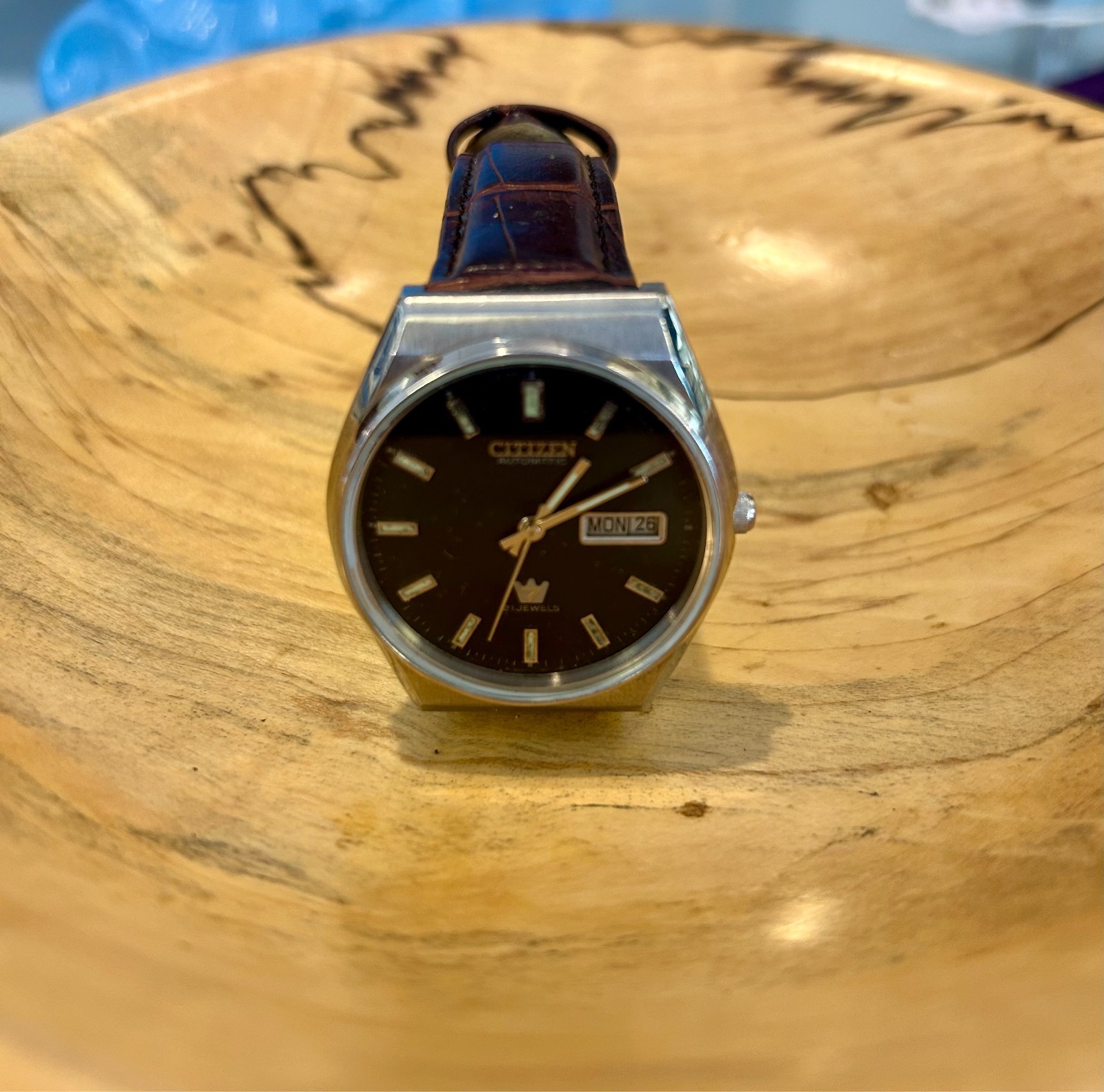 Distinguished Citizens Men’s Wristwatch – – Automatic 21J, Nice Leather Band