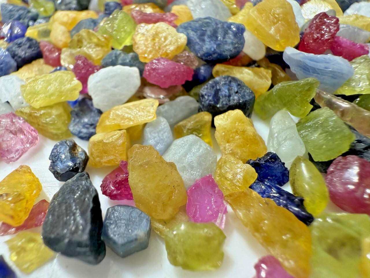 Extreme Quality Multi Sapphire Rough, Heated Treated Rough 3 To 5 MM – 200 Ct