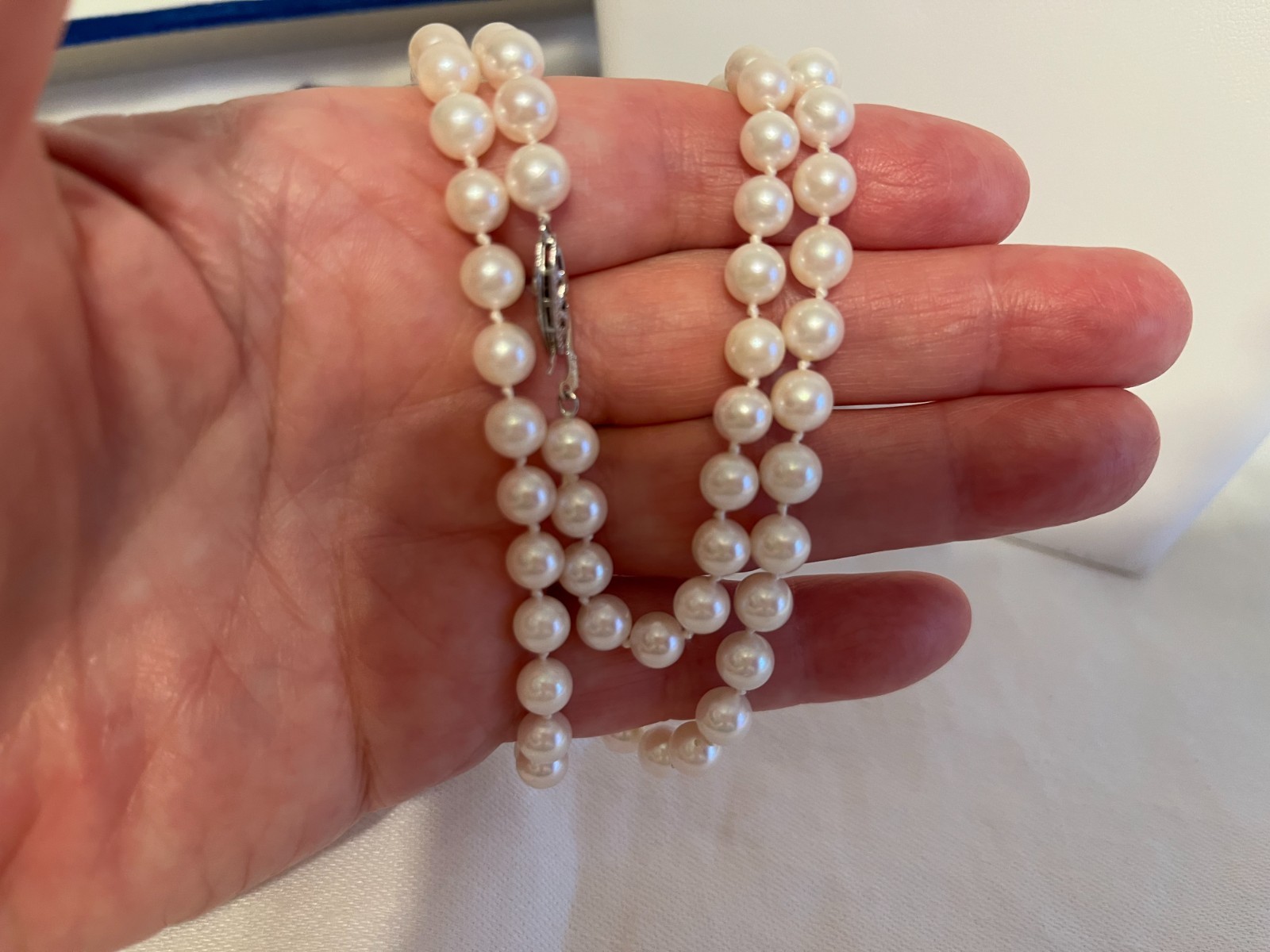 Vtg 24″ Genuine Pearl Hand Knotted Necklace 14K Clasp Clean In Case XLNT