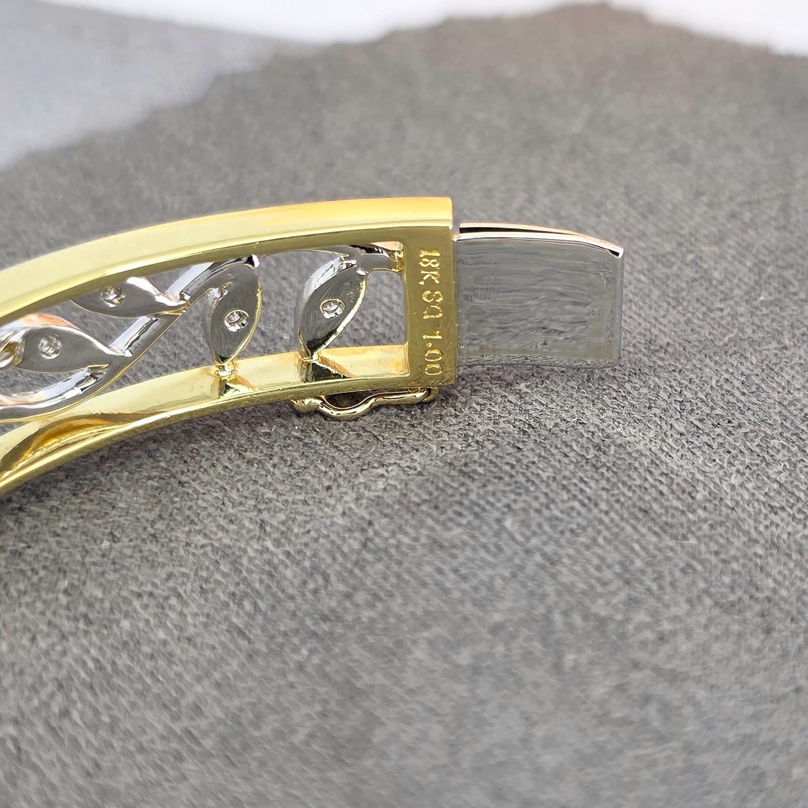 $10,890 Simon G. Trellis Floral 18kt Two-Tone 1ctw Natural Diamond Bracelet
