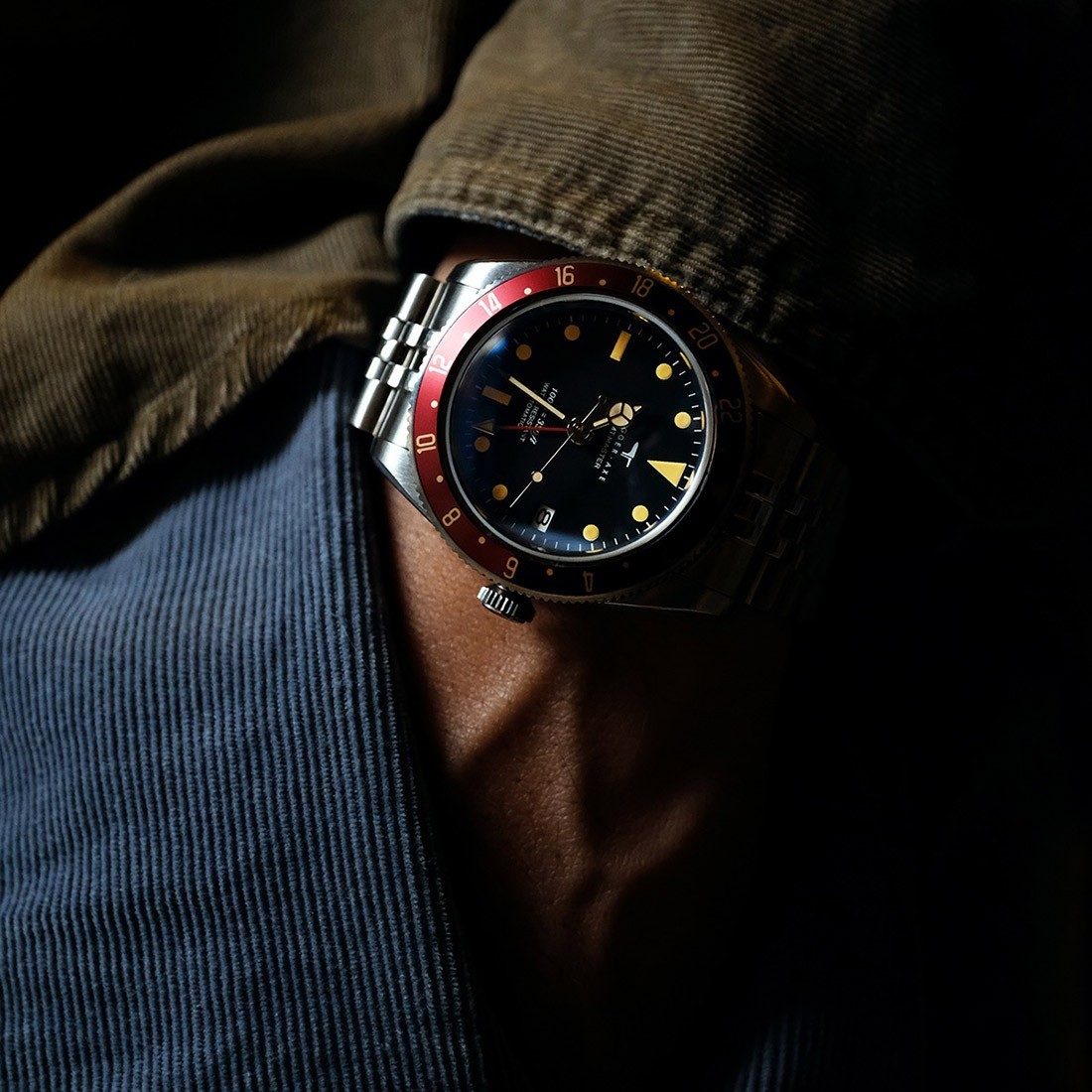 Dagger Axe Voyager Automatic GMT Steel Black Date Red Blue Men’s Watch