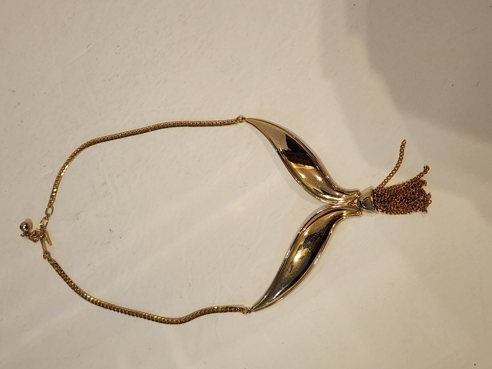 Royal Tassel Necklace Avon Fashion Accents 1972 20″ stylish
