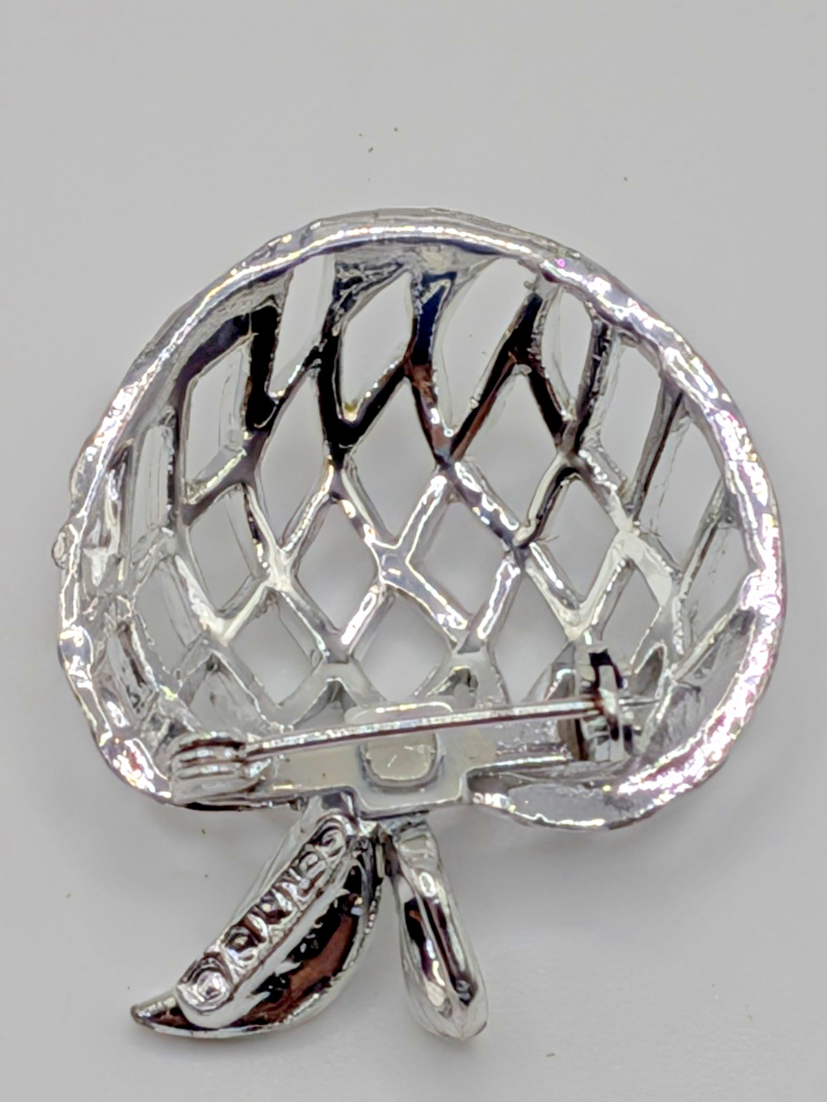 Vintage Signed Gerry’s Apple Brooch Pin Pendant Silver Tone Lattice Weave Fruit