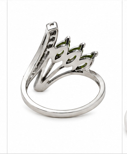 Women’s Ring Dainty Green 3 Peridot Zircon Contemporary Statement Ring (9) NEW!