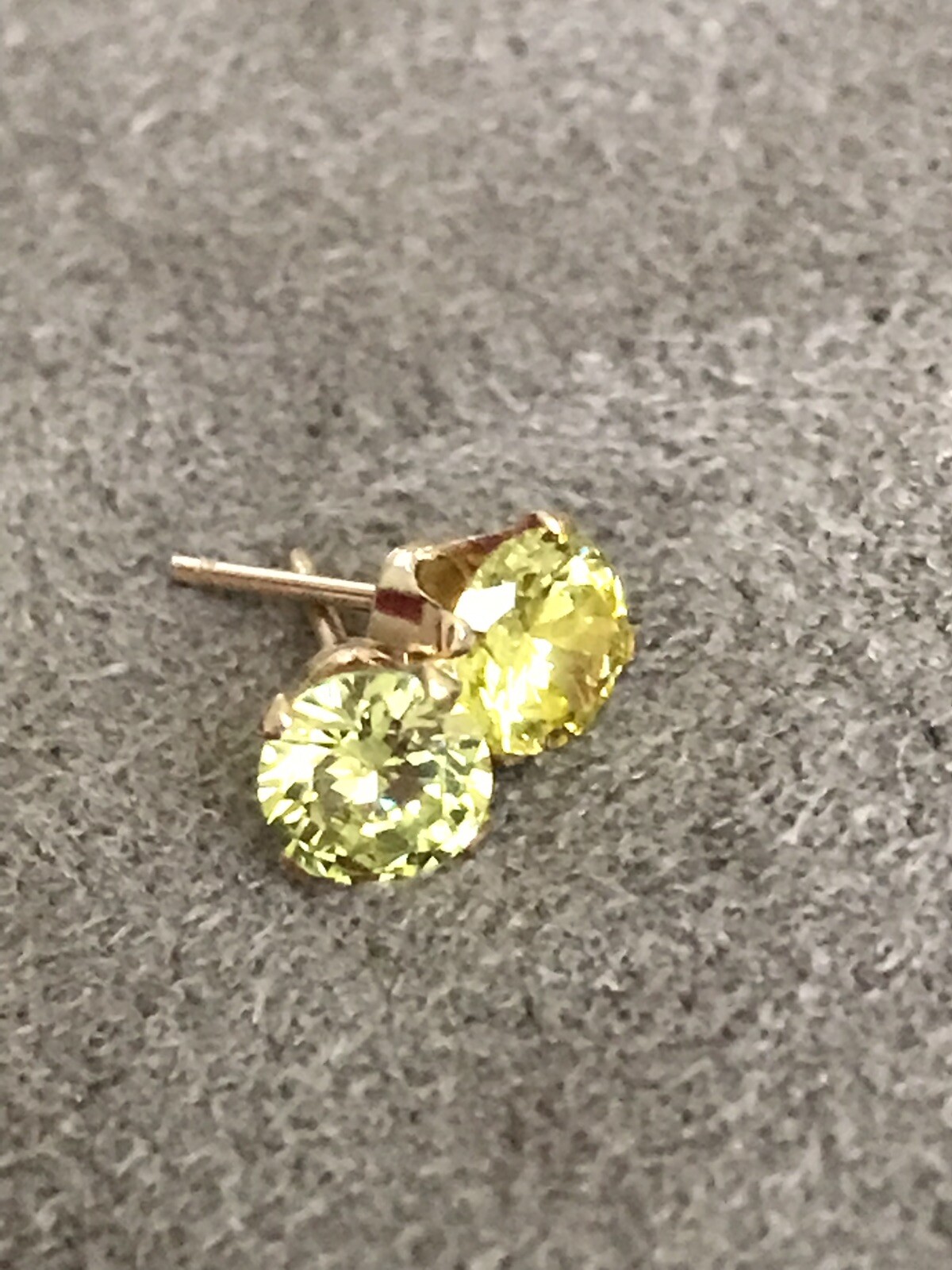 PERIDOT CUBIC ZIRCONIA STUD EARRINGS. AAA 5mm ROUND. 14k GOLD FILLED