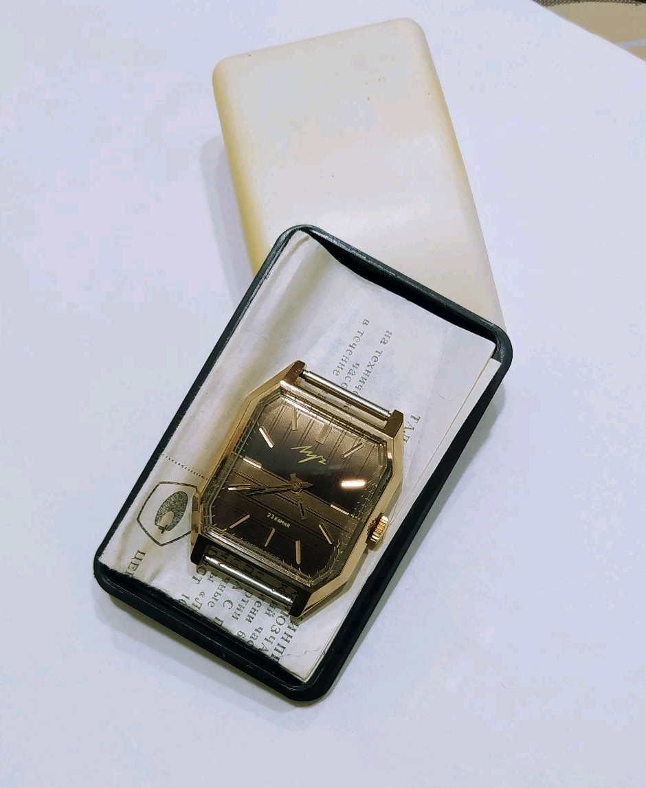 NOS. Luch 2209 Gold Plated AU10 Vintage Original Soviet Classic Luxury Watch