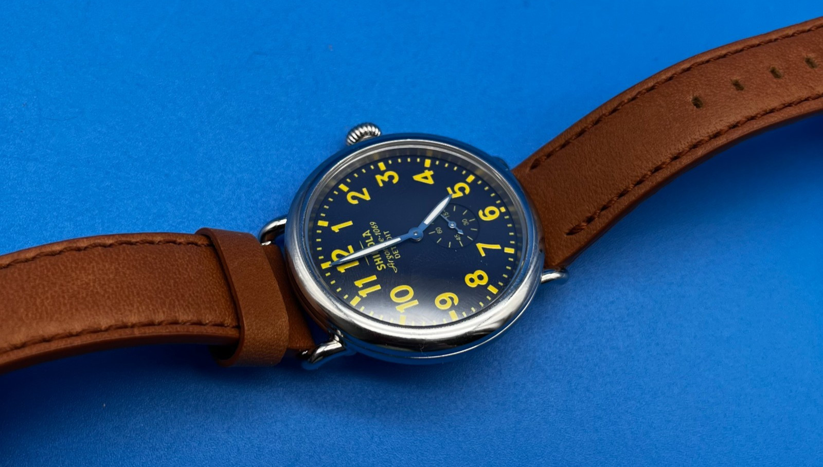 SHINOLA ARGONITE 1069 WITH BROWN LEATHER BAND (BAD BATTERY)