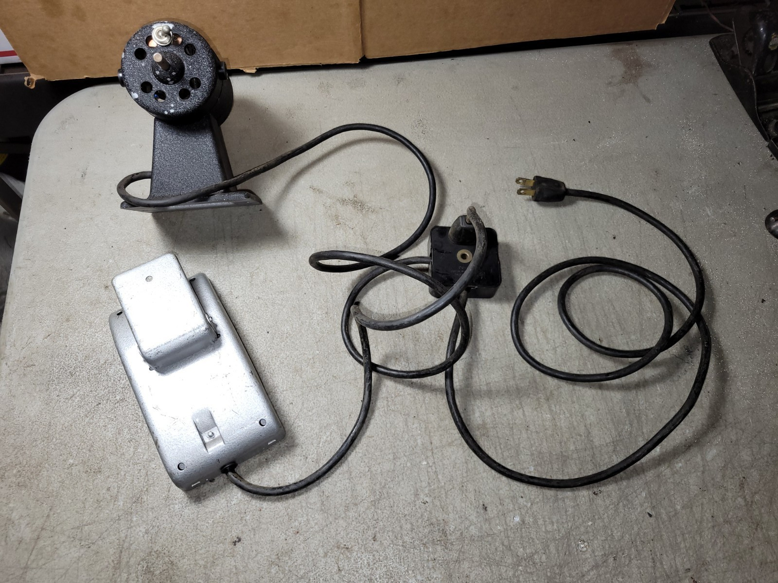 Vtg Jewelers WATCHMAKER Lathe Motor USA 110V w/variable speed foot-pedal Read