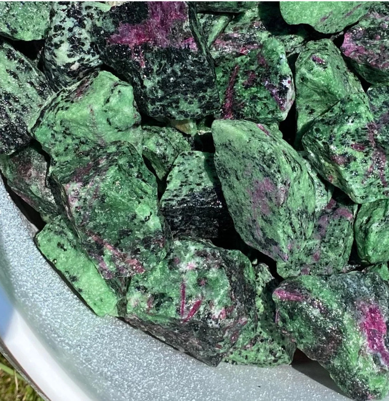 Rare Raw Ruby Zoisite Gem Pocket Stone Ruby Fluorescent under Black Light!