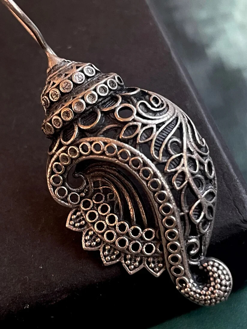 Shell Shape Black Polish artisanal Look antique Stud Earring