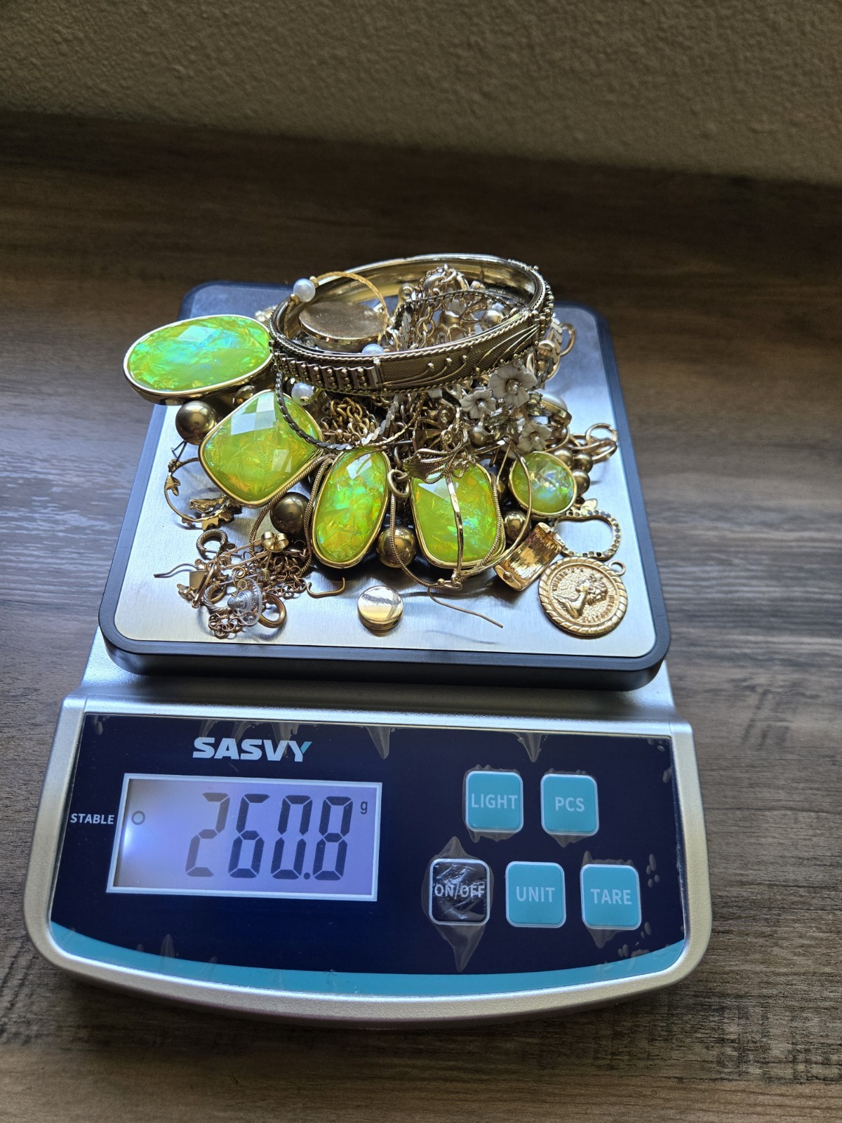Gold-colored costume jewelry lot, 1,392.1 grams