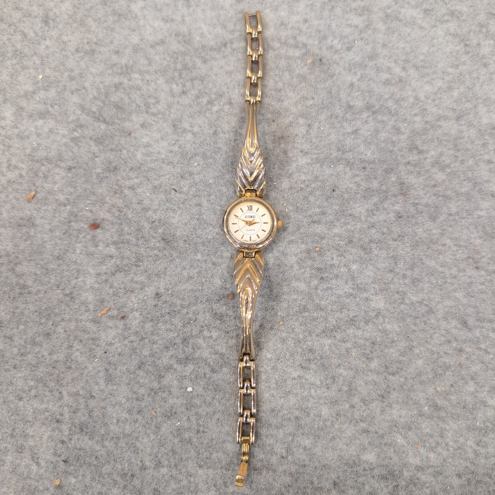Gitano Womens Two Tone Quartz Watch 860QB V377 Silver Gold Tone Japan Movt