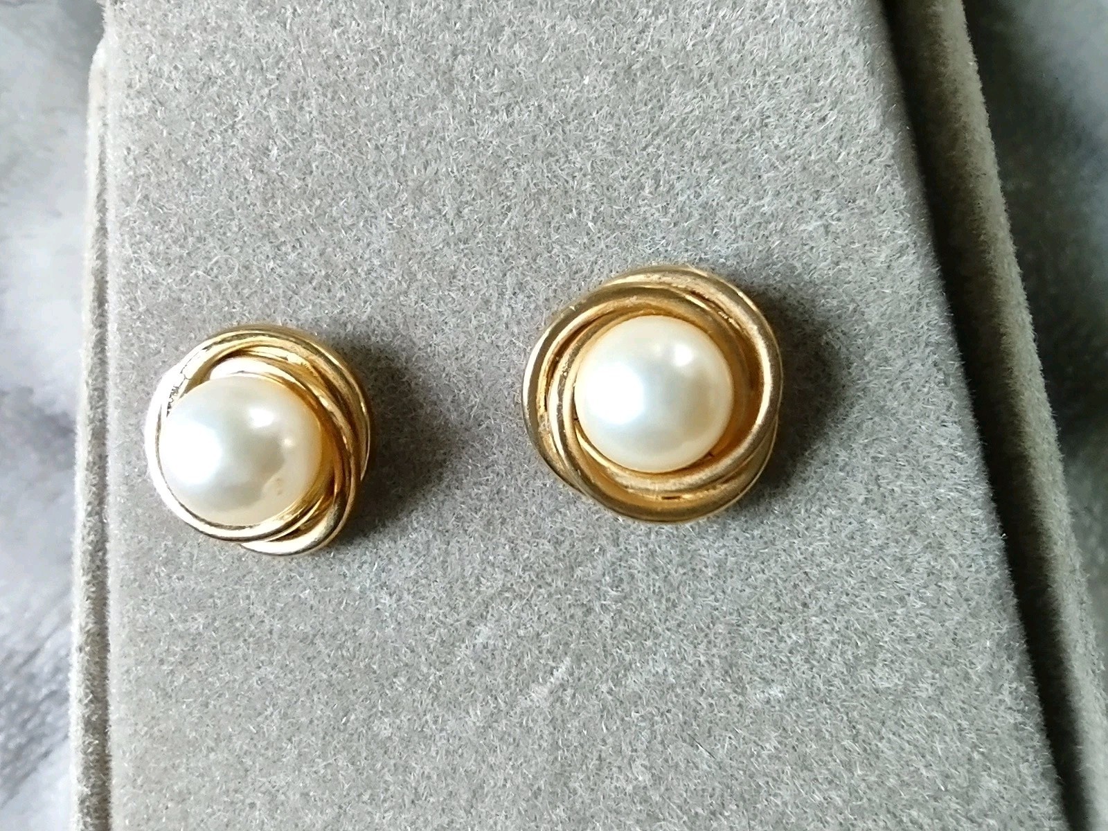 Cultured Freshwater Pearl (5mm) Love Knot Stud Earrings In 14k Gold.. Used Cond