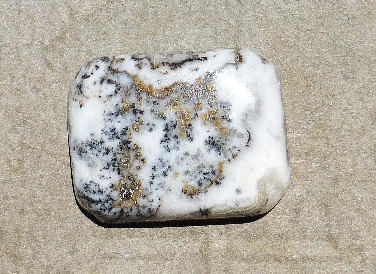 NATURAL manganese dendrites in calcite cabochon from California (45.50 cts.)