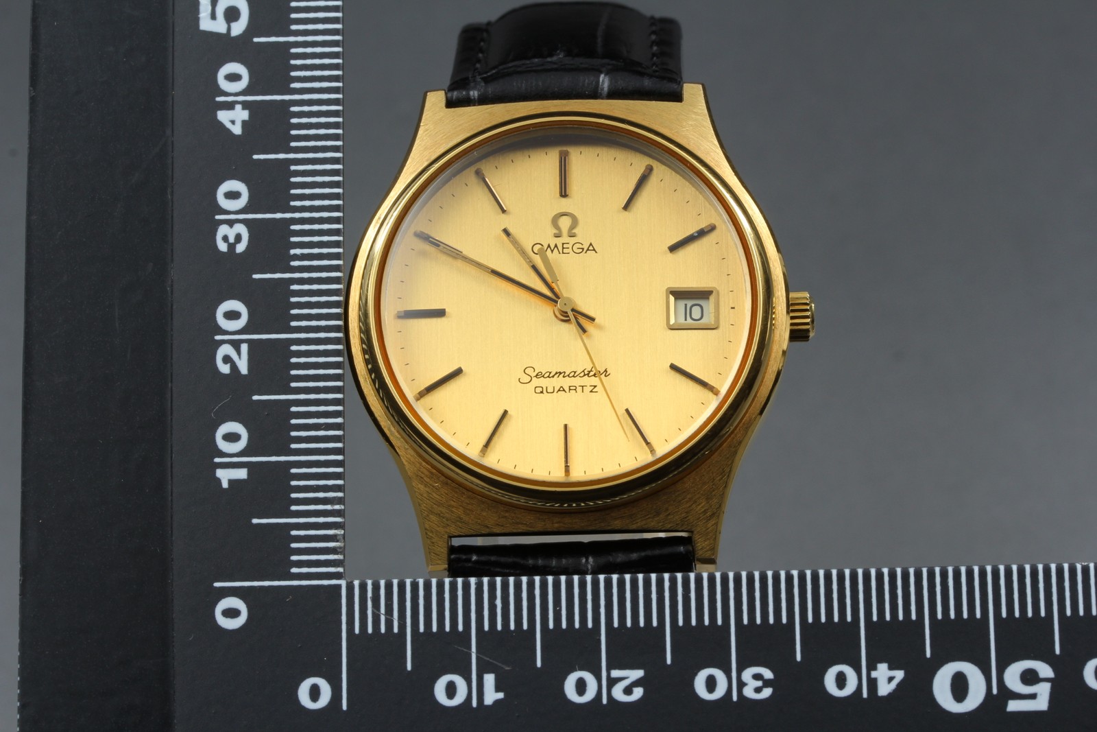 [Near MINT] OMEGA Seamaster Cal.1342 Push Crown Quartz Men’s Watch From JAPAN