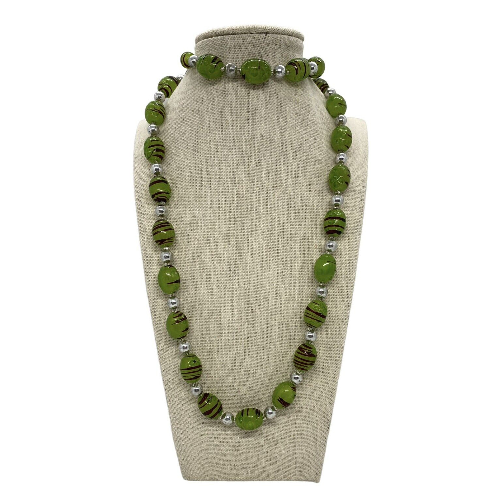 Fashion 33″ Strand String Necklace Green Black Silver Plastic Beads Swirl Design