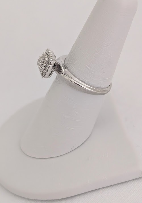Keepsake Brand Diamond Ring 10K Gold 3.2 Grams Retail $1399 Make me An Offer!