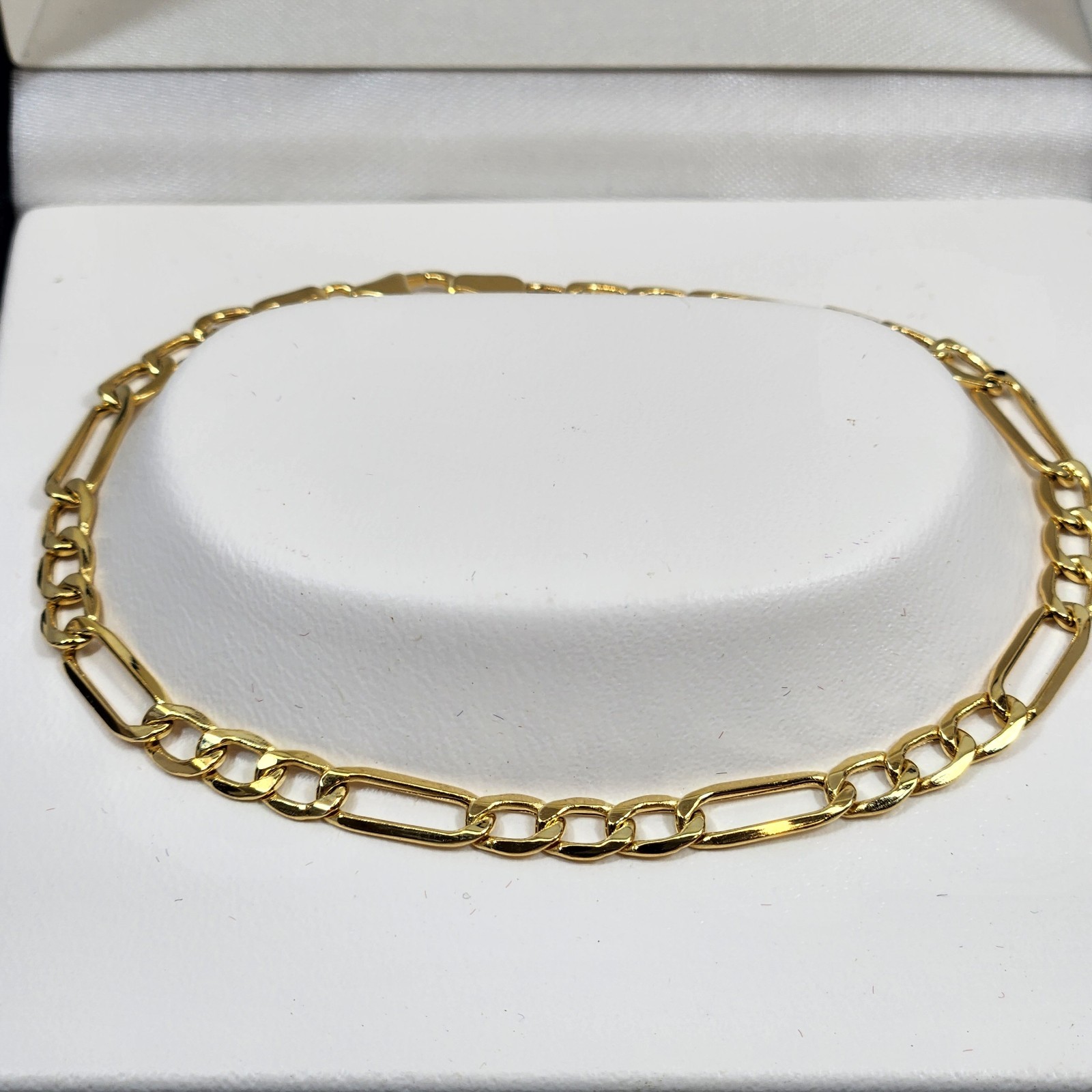 9ct Yellow Gold Figaro Bracelet | Length: 19cm / 7.5″ | Width: 4.5mm / 0.18″