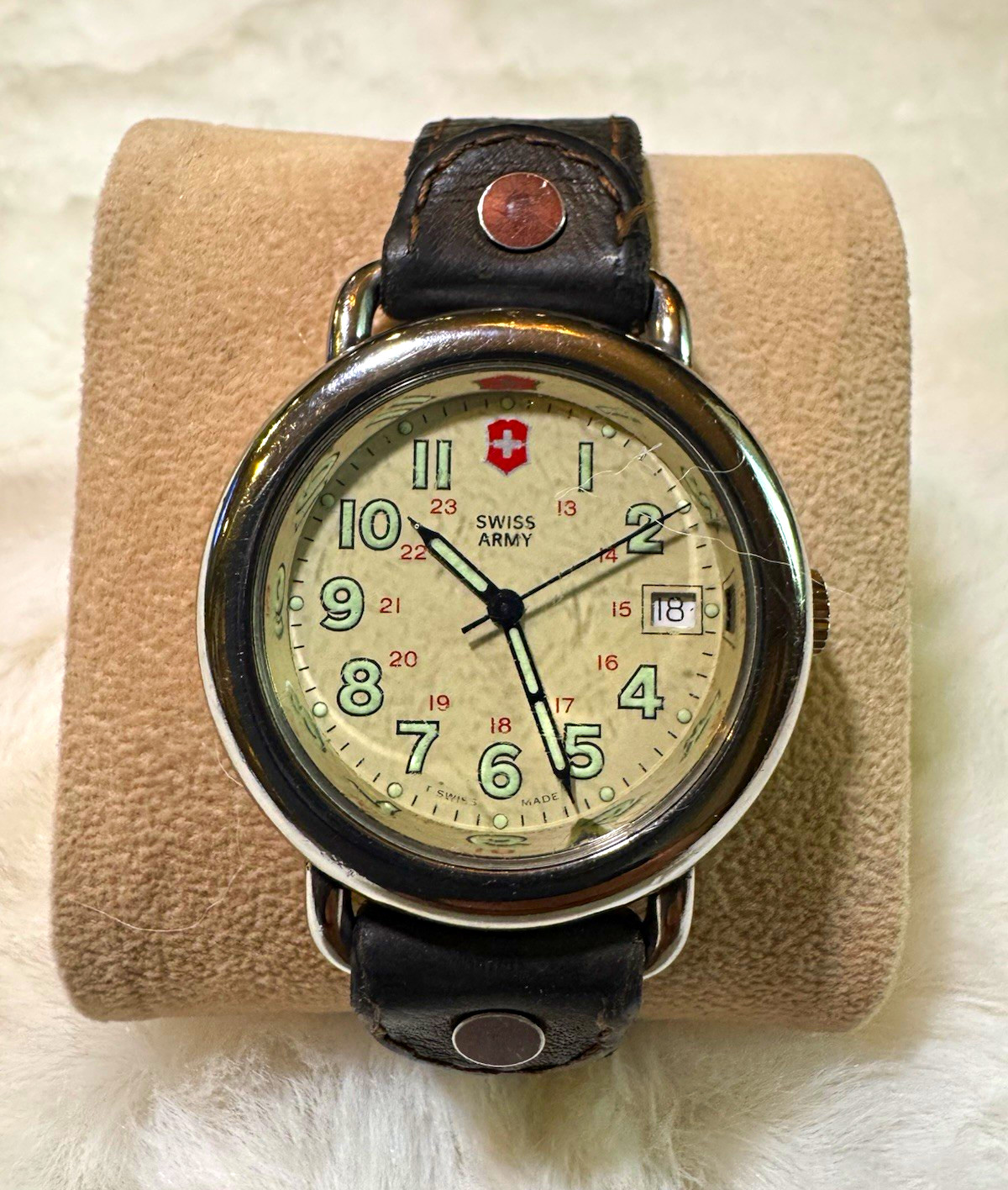 Swiss Army Swiss Made Analog Date White Dial 35mm dark brown Leather 330ft