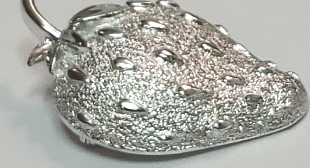 Sarah Coventry Silver Strawberry Silver Tone Metal Brooch Pin Lapel Scarf Pin