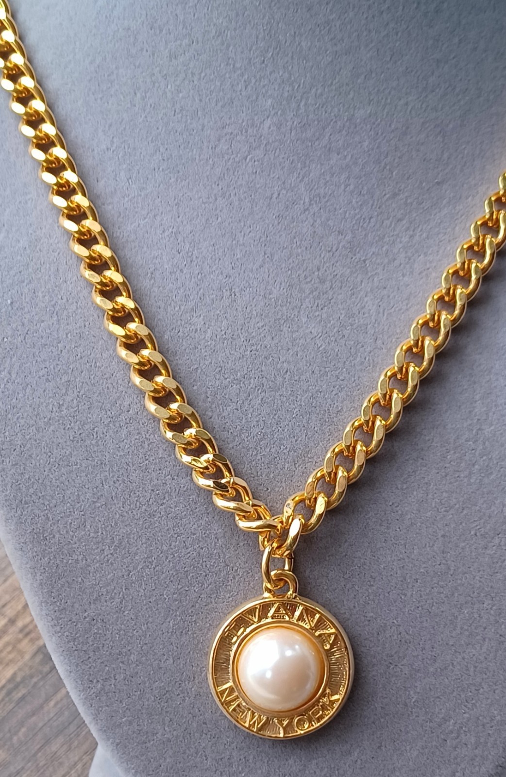 Vtg Ivana Trump Faux Pearl Pendant Cuban Link Goldplated Necklace