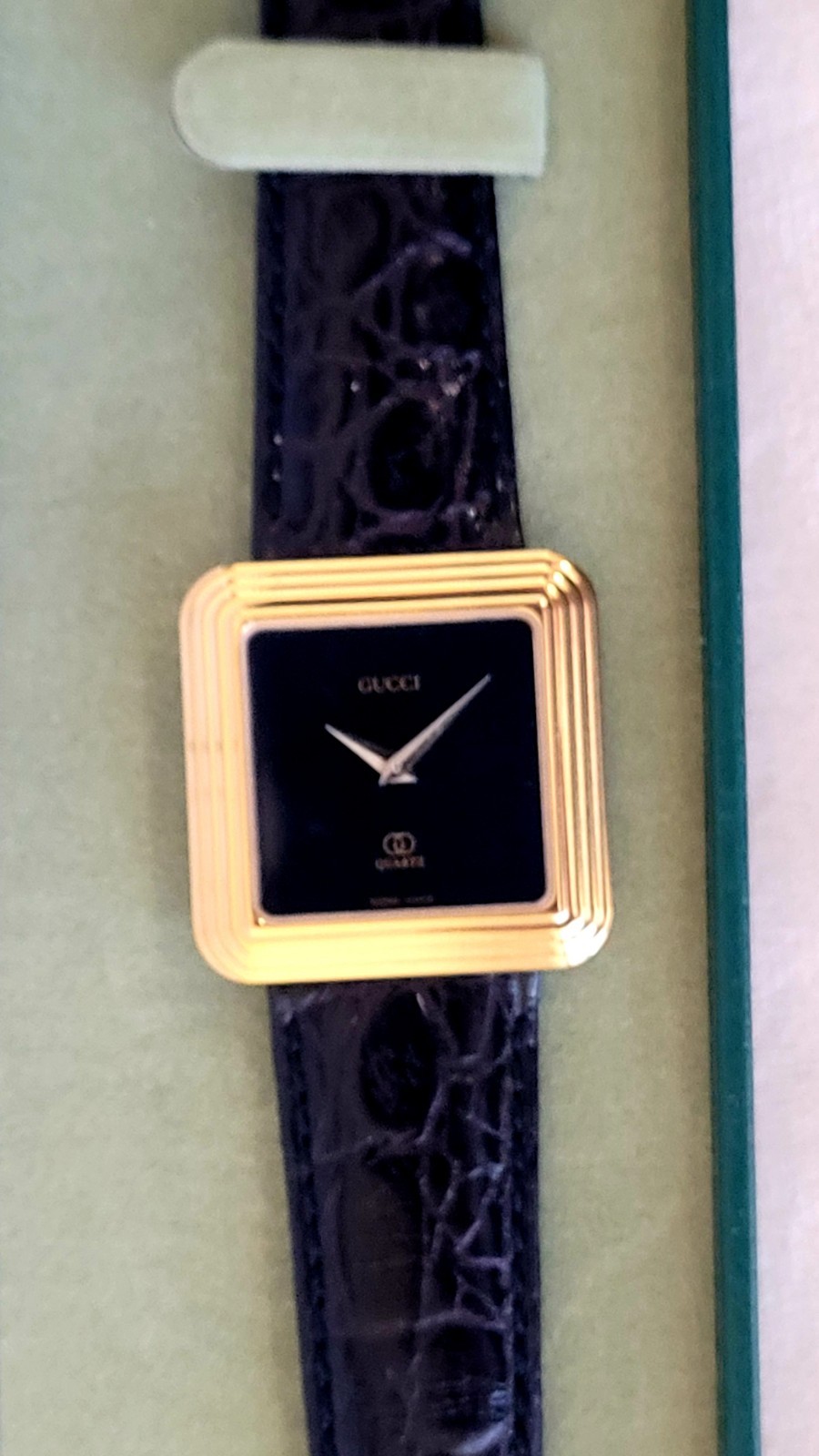 Gucci Ladies💃Watch,Authentic Swiss Made,Beautiful,Scratch Free Crystal,28MM CS