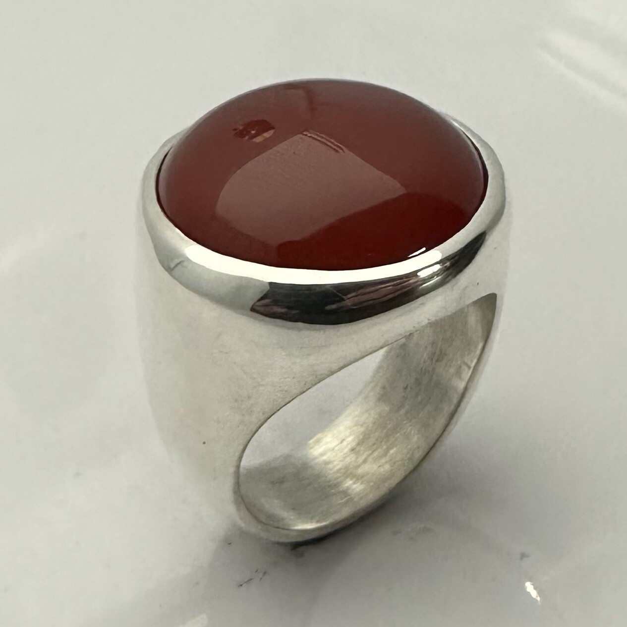 MJG STERLING SILVER MEN’S RING. 20mm CARNELIAN. SZ 10. 28 Grams.