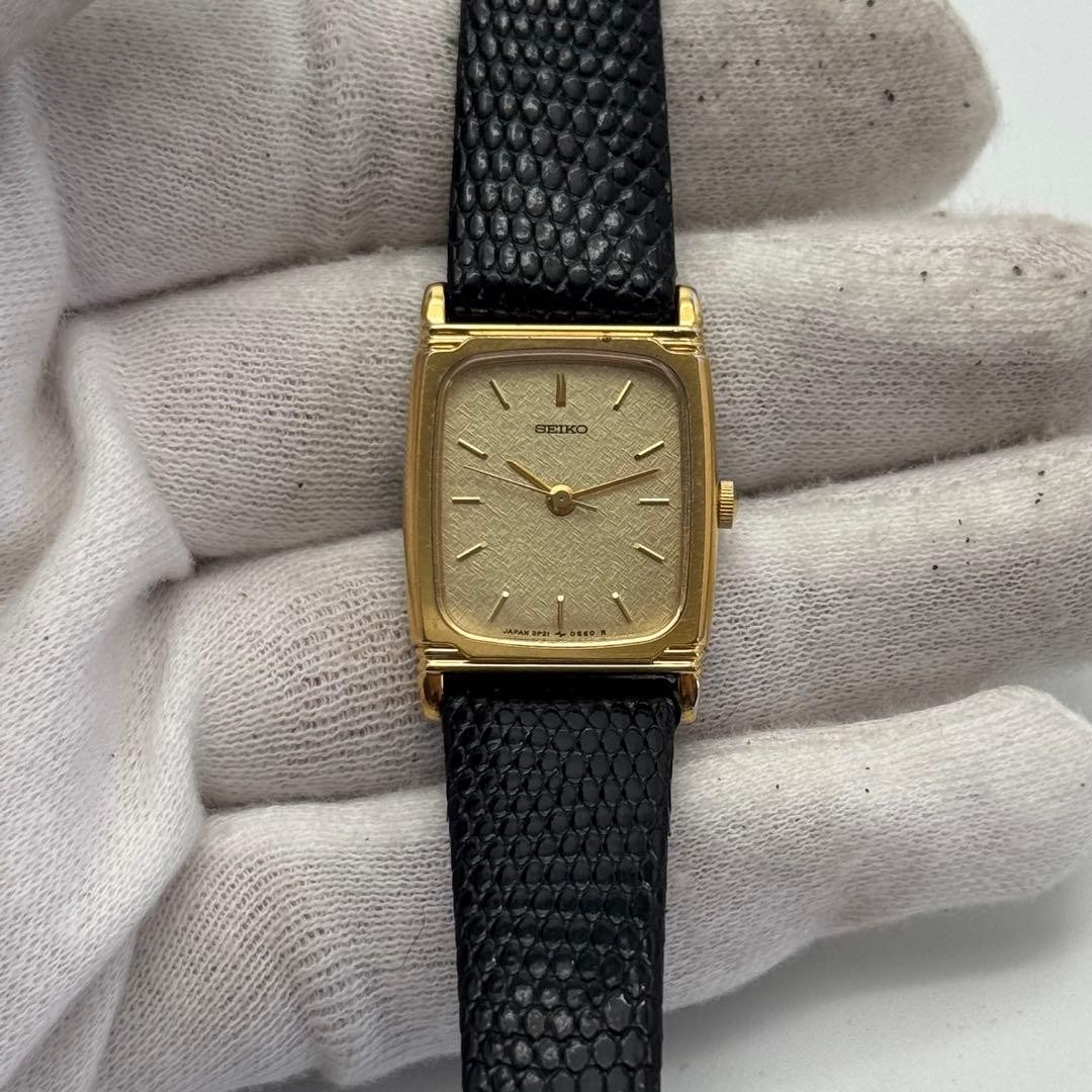 SEIKO New Battery Wristwatch Ladies 2P21 5210 Square Working Item