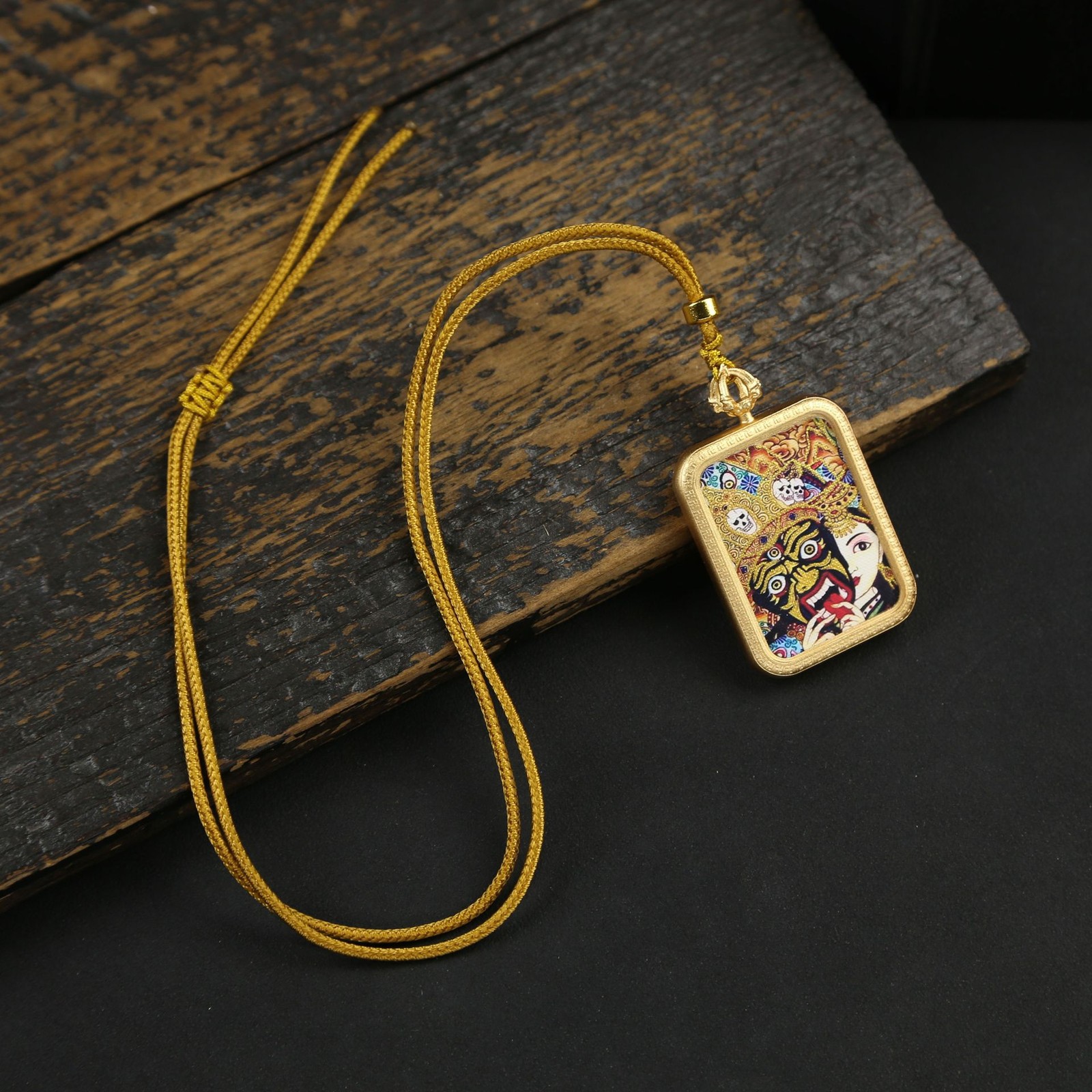 The past and present of the Wuye Thangka Tibetan-style pendant Zaki Lhamo amulet
