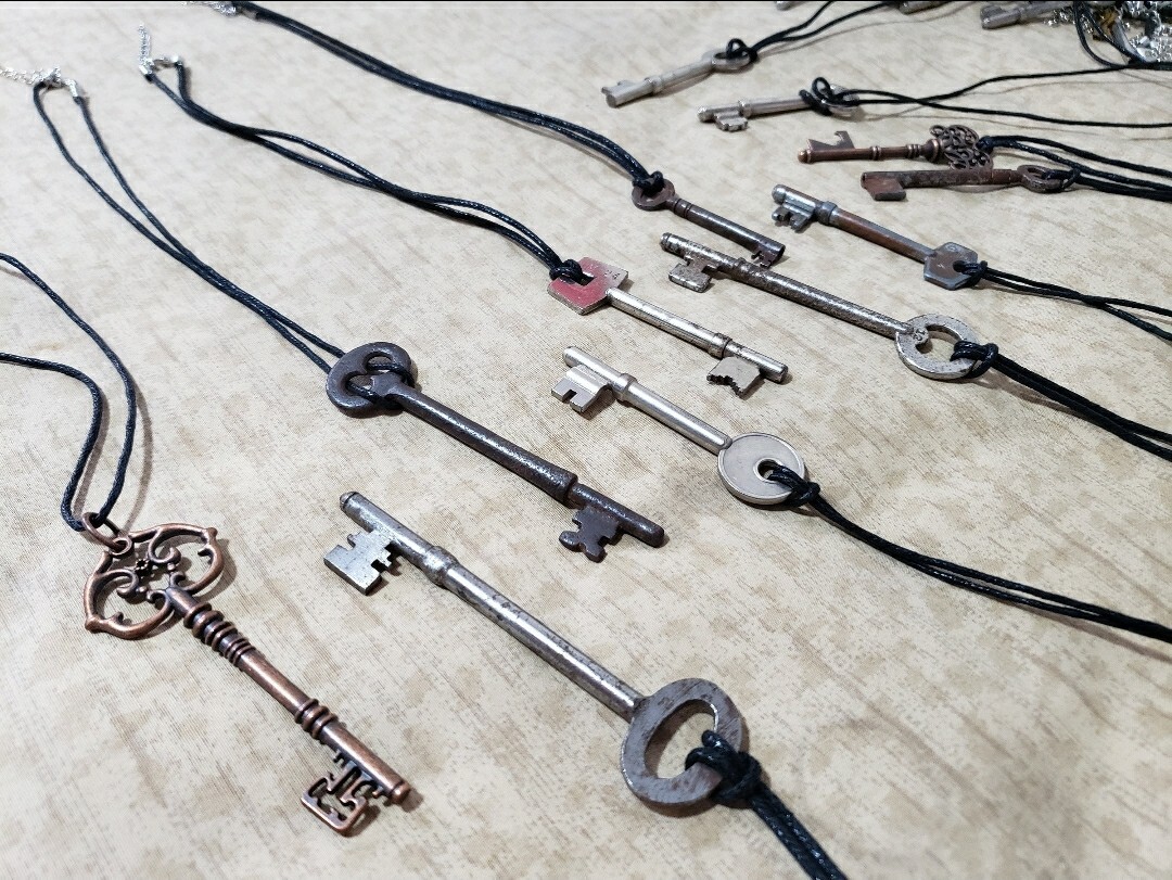 10 Pcs Repurposed British & Vintage-Style Jewelry Box Key Necklace LOT (RANDOM)