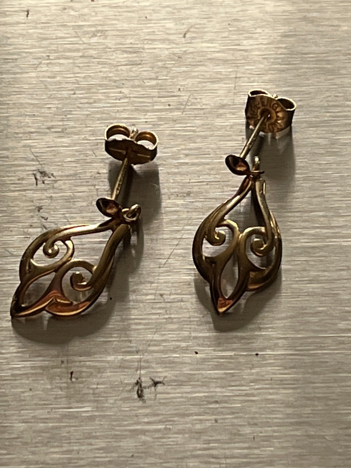 9ct Gold vintage open-work dangle drop earrings Stud Backing 1.46 Grams