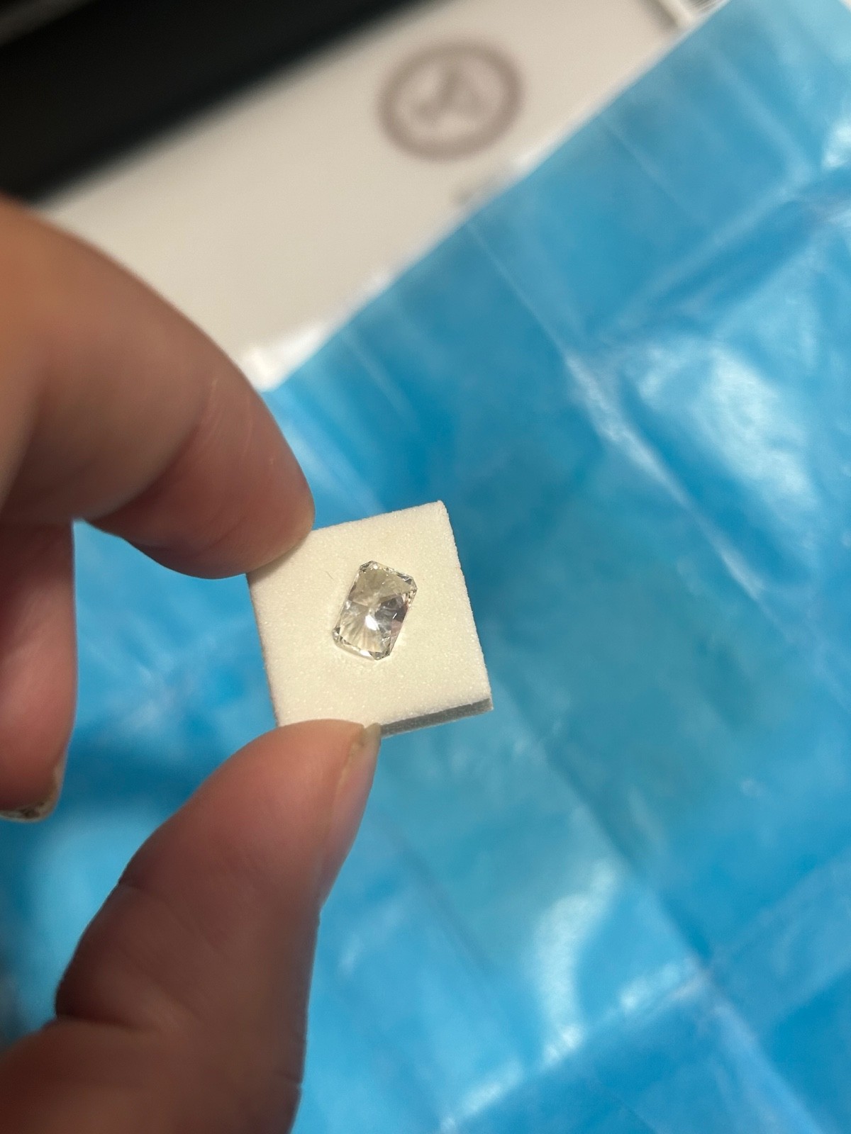 Certified lab-grown loose diamond