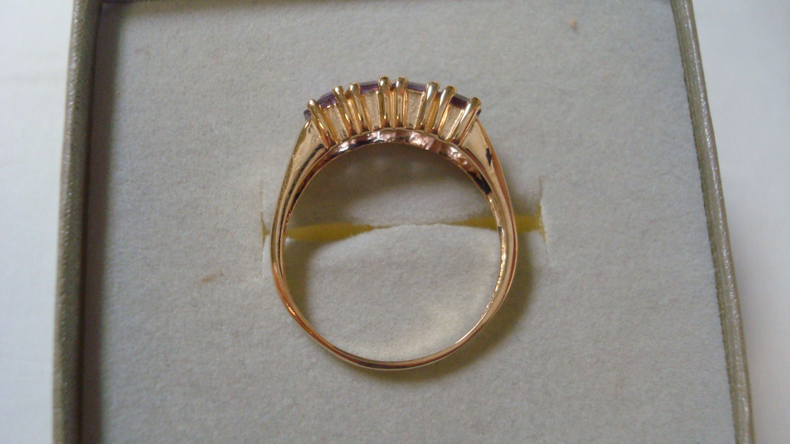 14K yg 4-Across Amethyst Ring – 3.5 Grams – Sz. 8.75 – 1.5ctw. Approx (#BBg4)