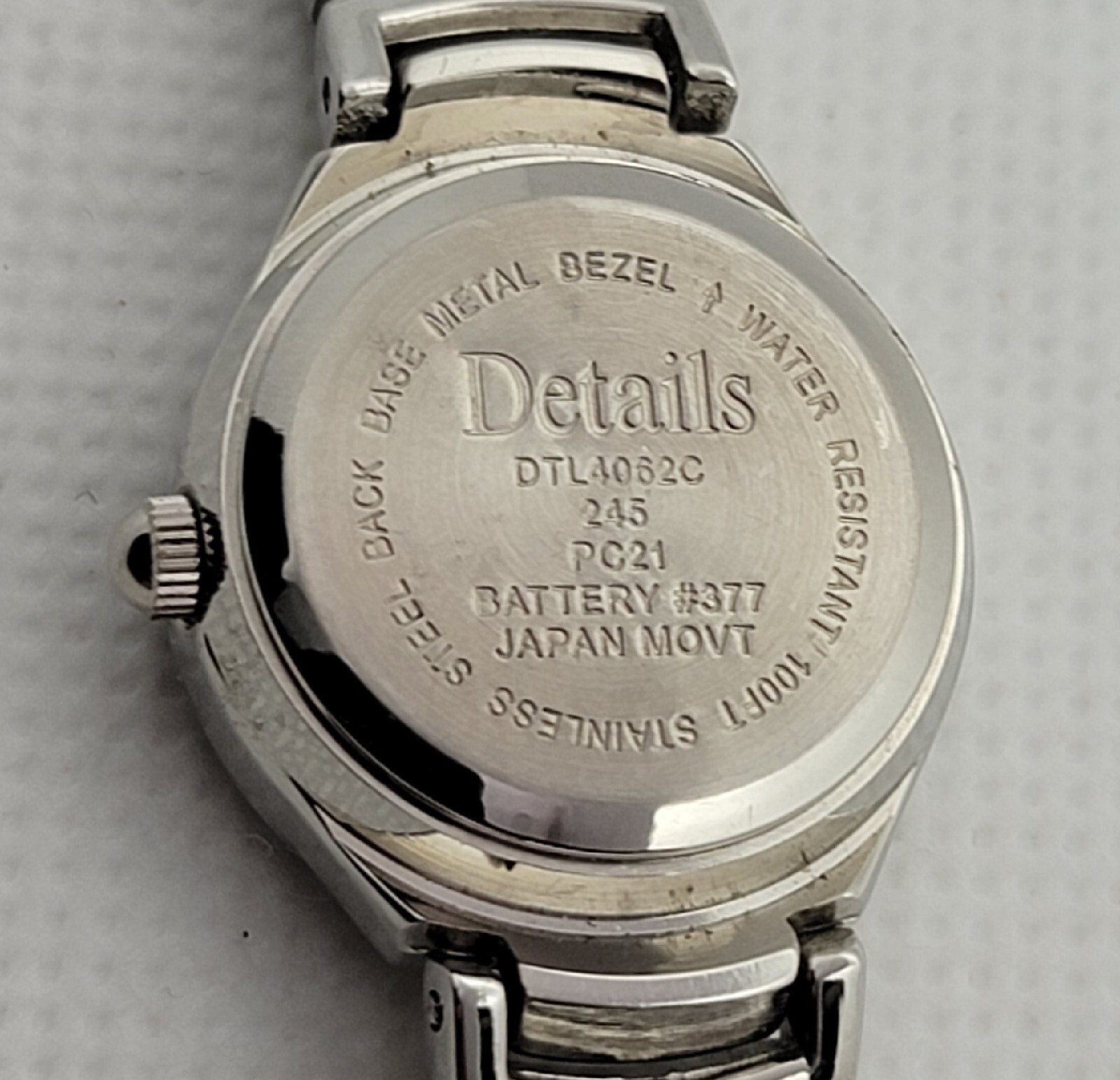 Ladies Details Casual Round Silver Tone Link Bracelet Analog Watch I5