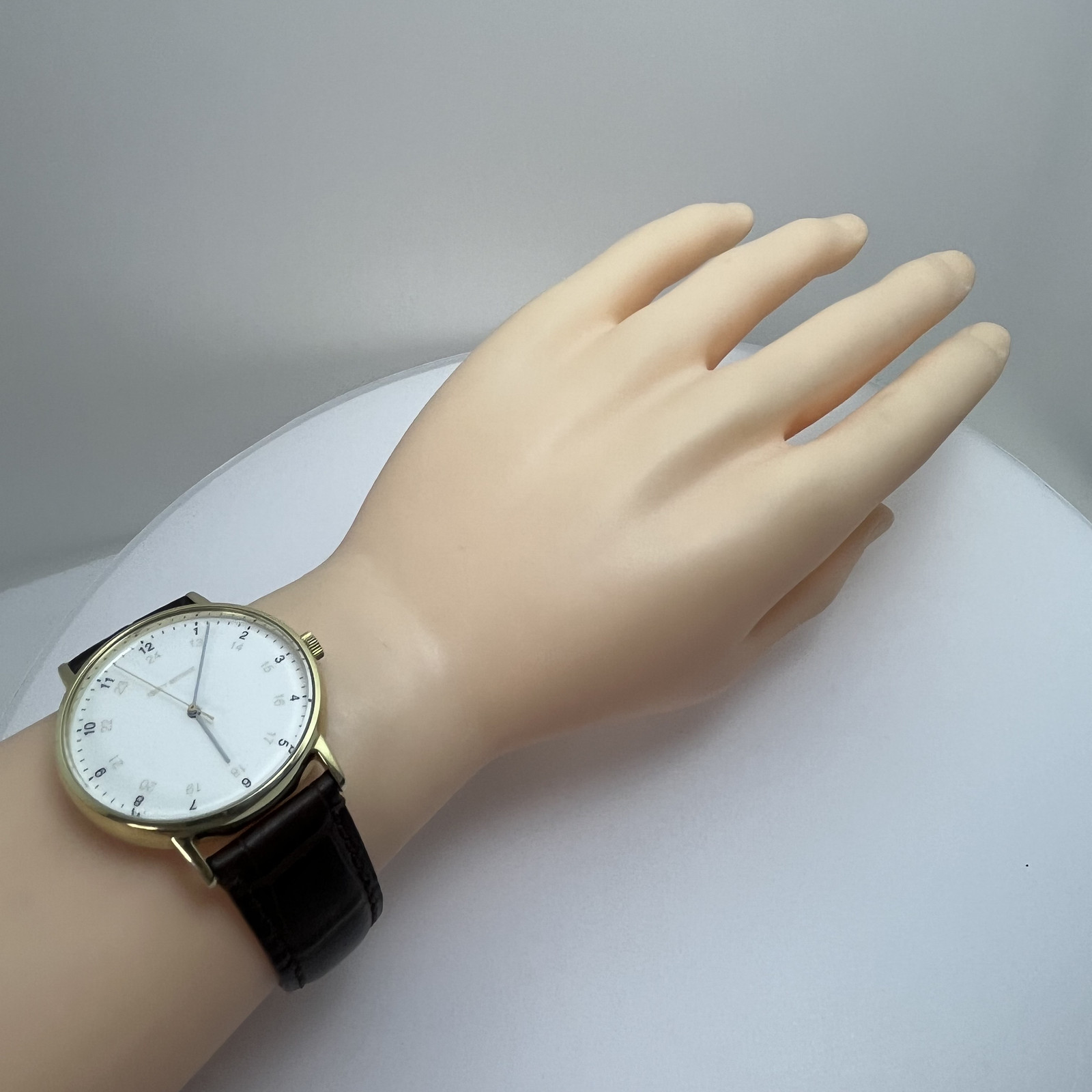 SEIKO ISSEY MIYAKE ” f ” Watch by Ichiro Iwasaki White Dial Qz Japan w/Box#B792