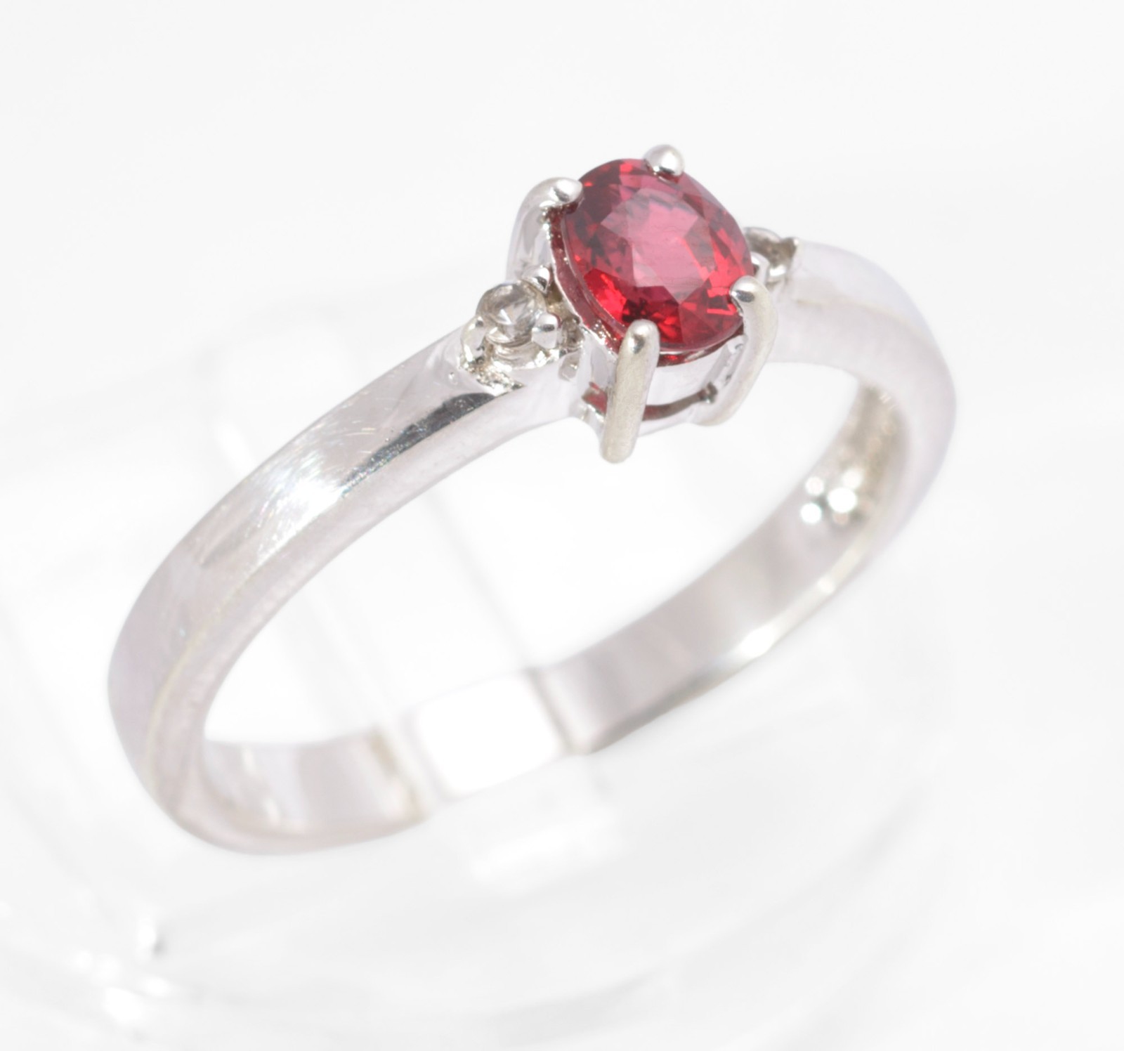 9ct White Gold Ring – Lab Created Ruby / White Topaz – Size N – Hallmarked 2007