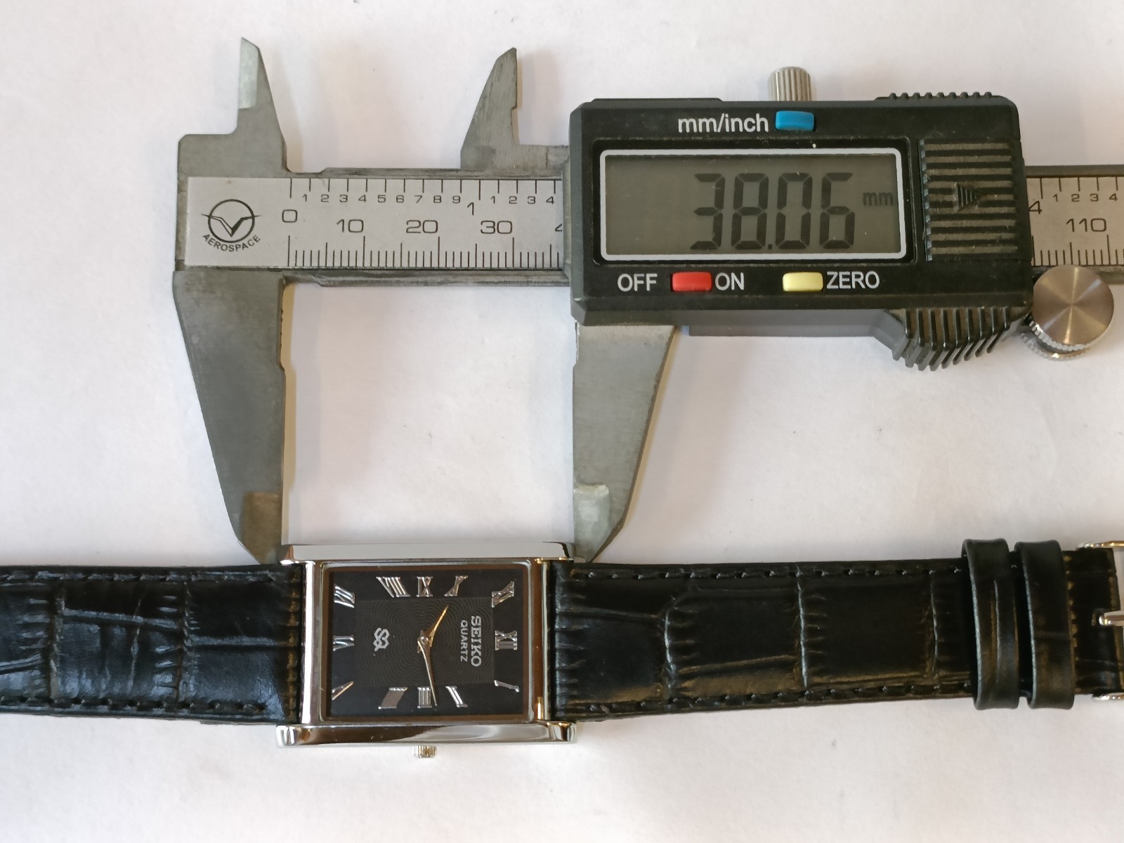 VINTAGE SEIKO SLIM QUARTZ BLACK DIAL JAPAN MEN’S WORKING DRESS WATCH