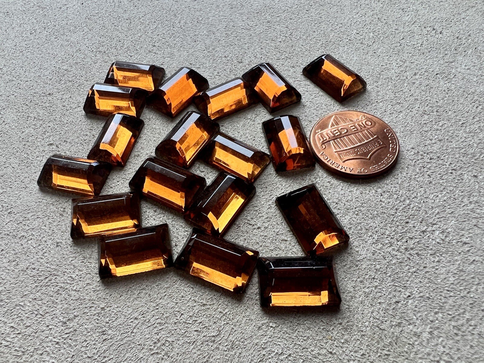 18 VINTAGE AMBER ORANGE FACETED RECTANGULAR CZECH GLASS 14mm X 9mm CABOCHON LOT