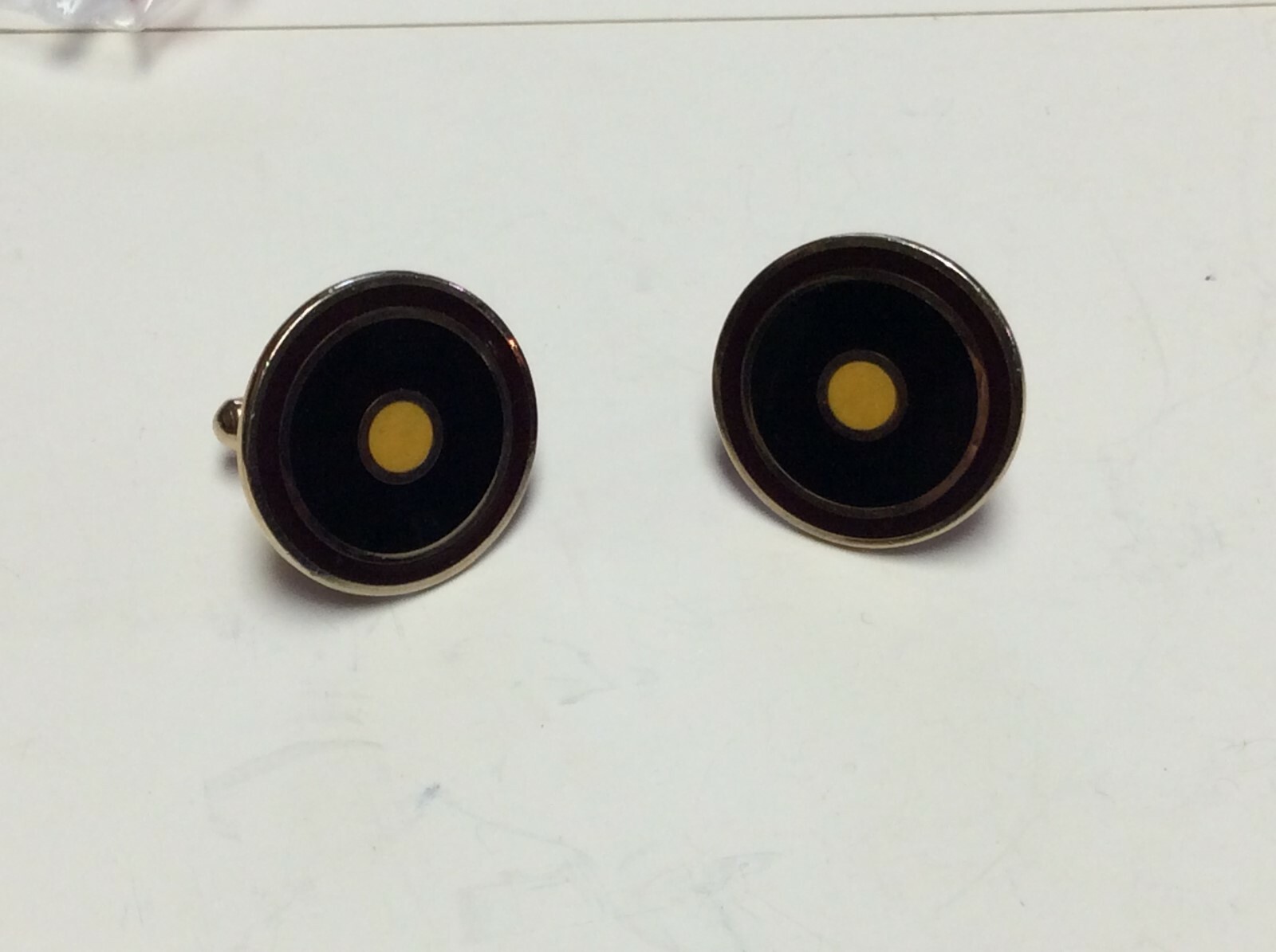 Mens cuff links,bullseye/target style,unique and desirable,black/gold,nice J670